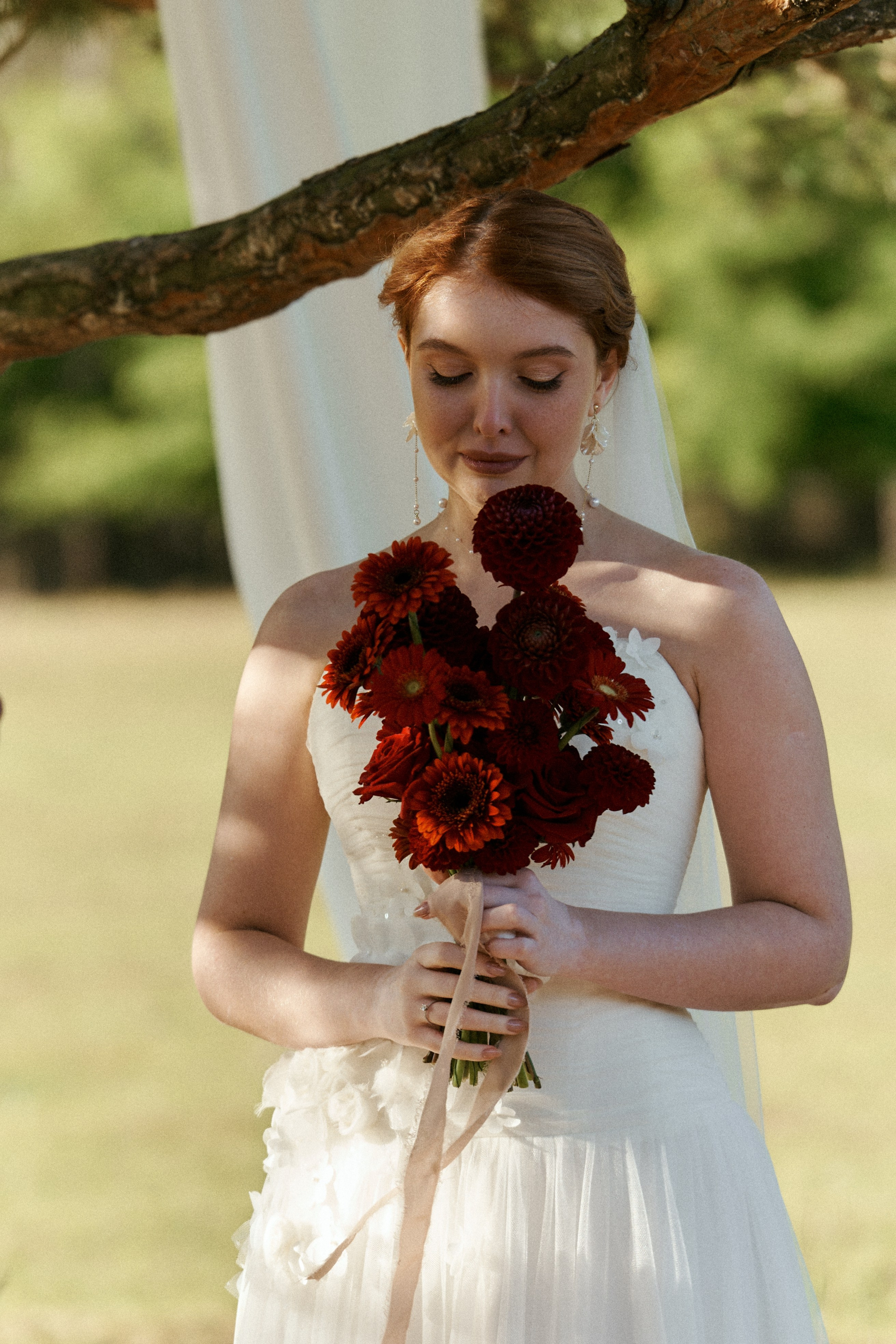 Невеста плачет