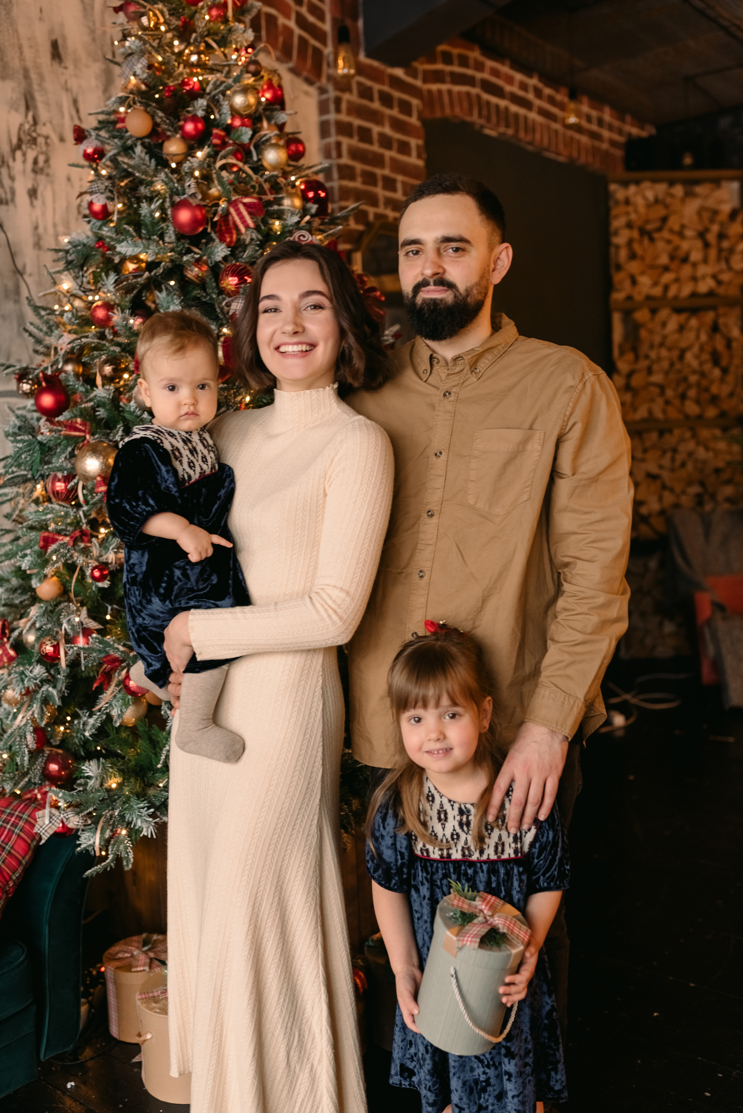 Семейная фотосессия в студии. Фотограф Юлия Кондратьева