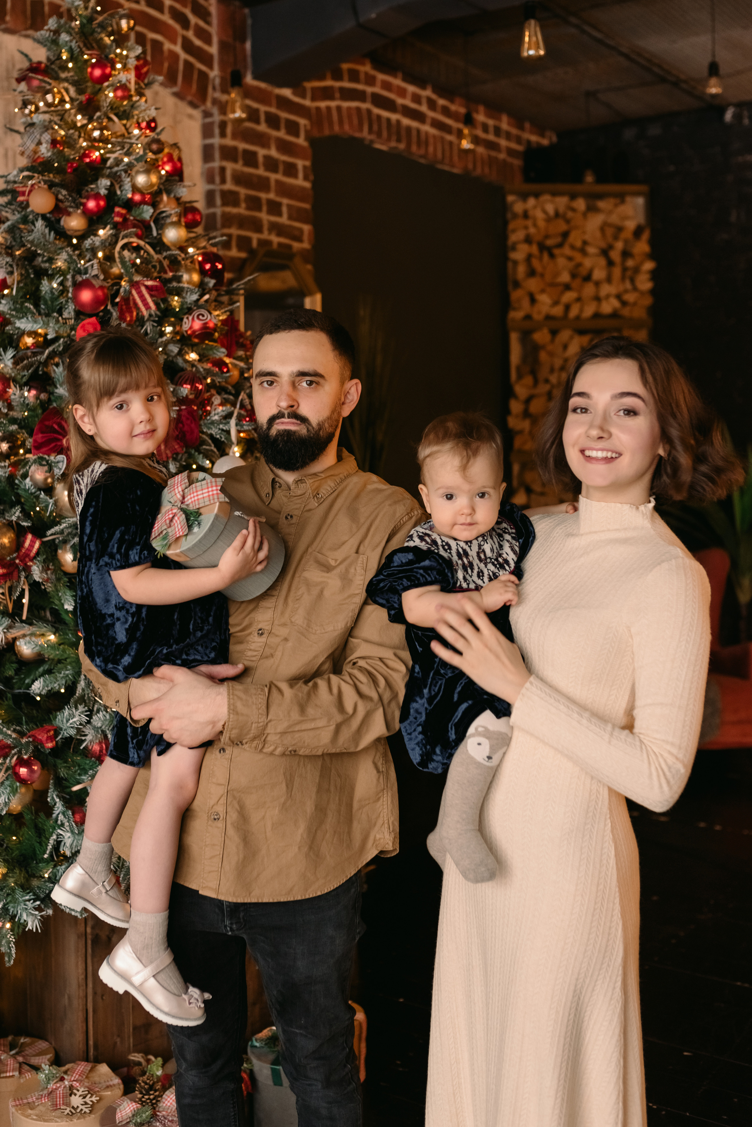 Семейная фотосессия в студии. Фотограф Юлия Кондратьева