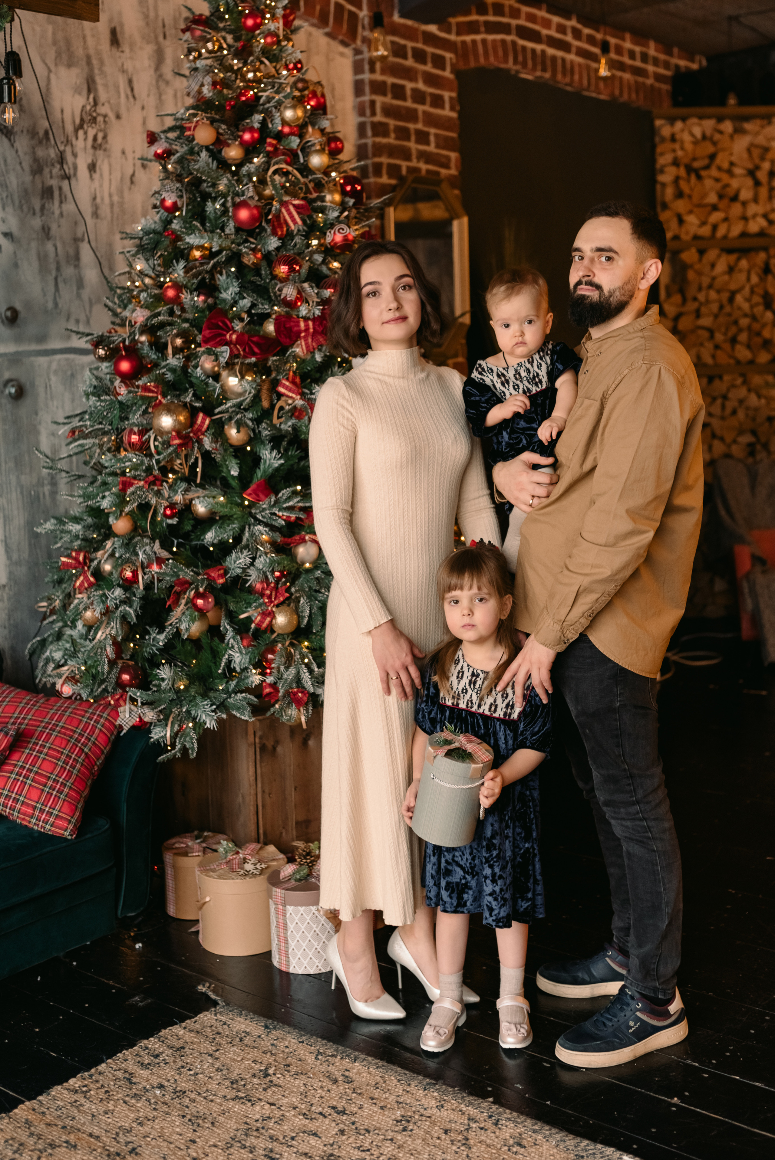 Семейная фотосессия в студии. Фотограф Юлия Кондратьева