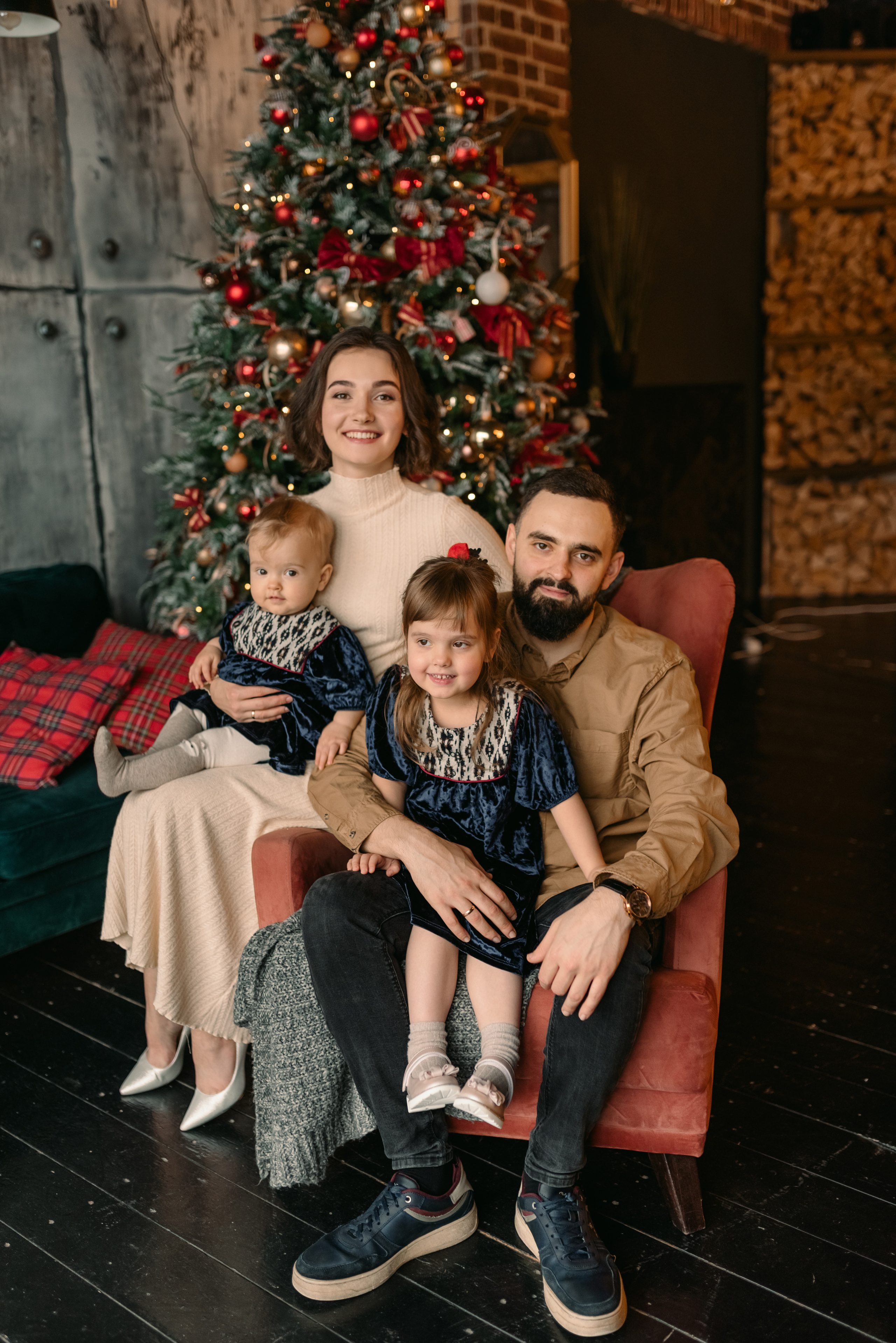 Семейная фотосессия в студии. Фотограф Юлия Кондратьева