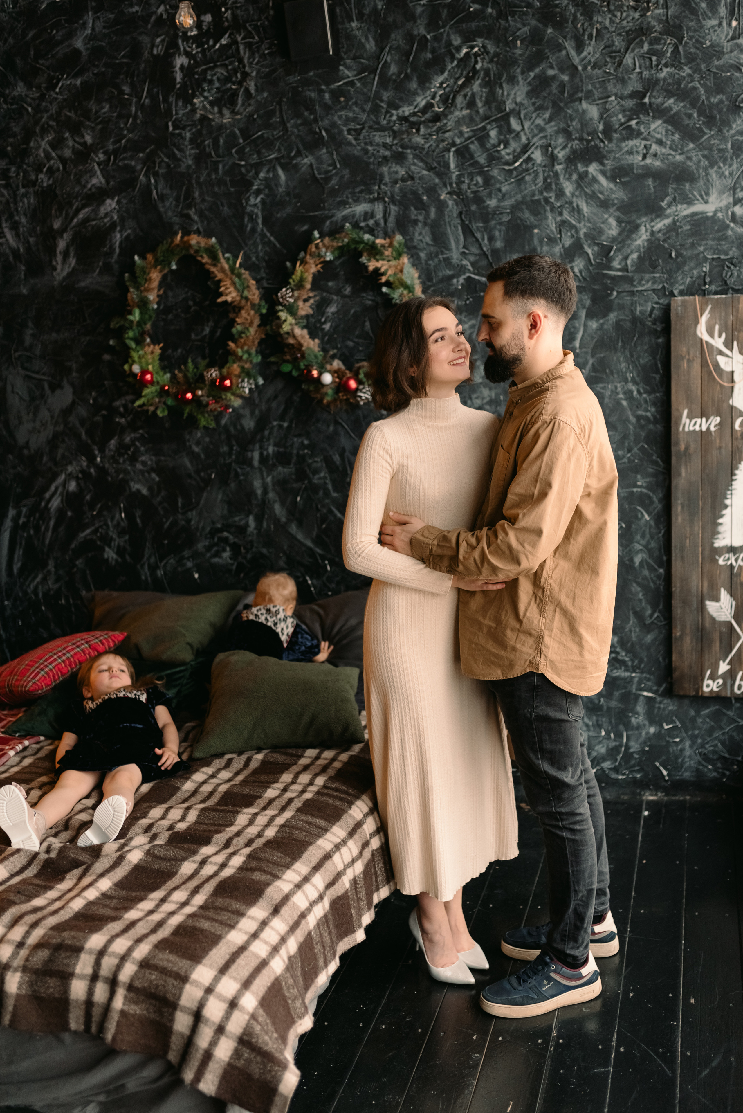 Семейная фотосессия в студии. Фотограф Юлия Кондратьева