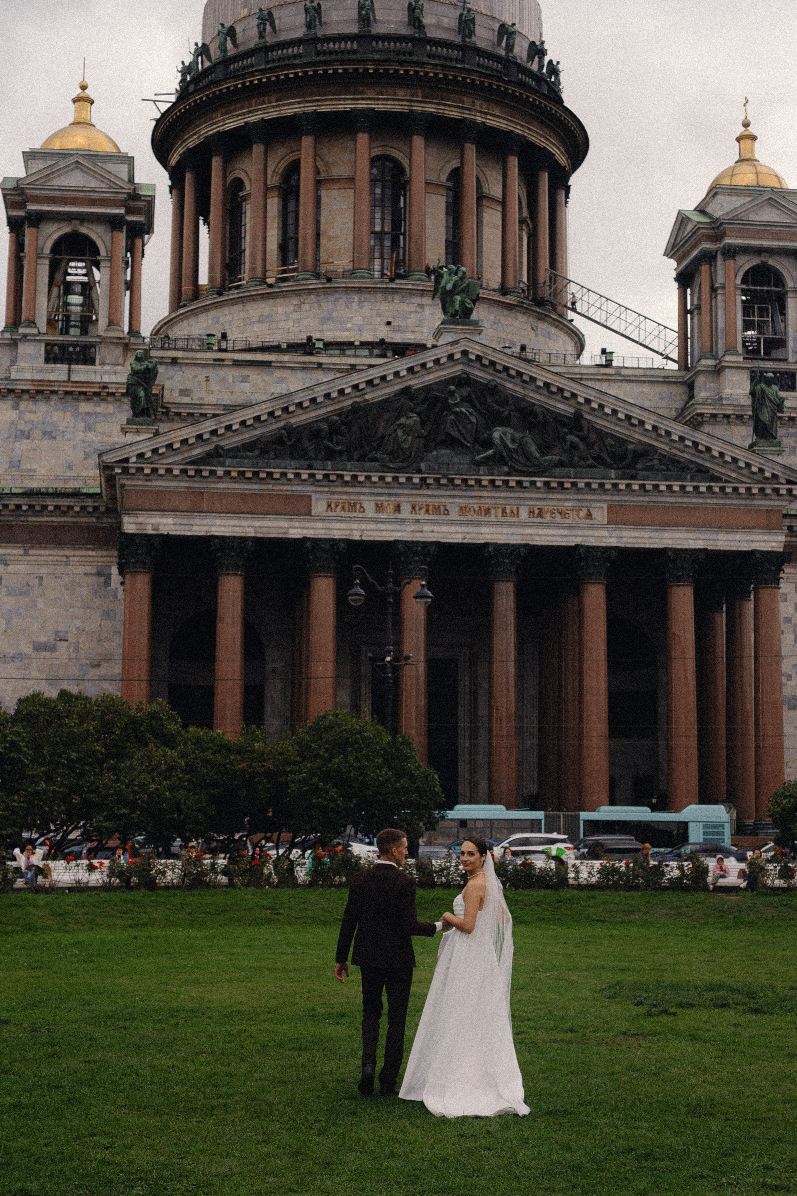 СВАДЕБНАЯ ПРОГУЛКА В САНТК-ПЕТЕРБУРГЕ (ИСАКИЕВСКИЙ СОБОР, ЗИМНЯЯ КАНАВКА, ЭРМИТАЖ И БОЛЬШАЯ МОРСКАЯ УЛИЦА). Профессиональный фотограф, Санкт-Петербург — Виктория Богомолова