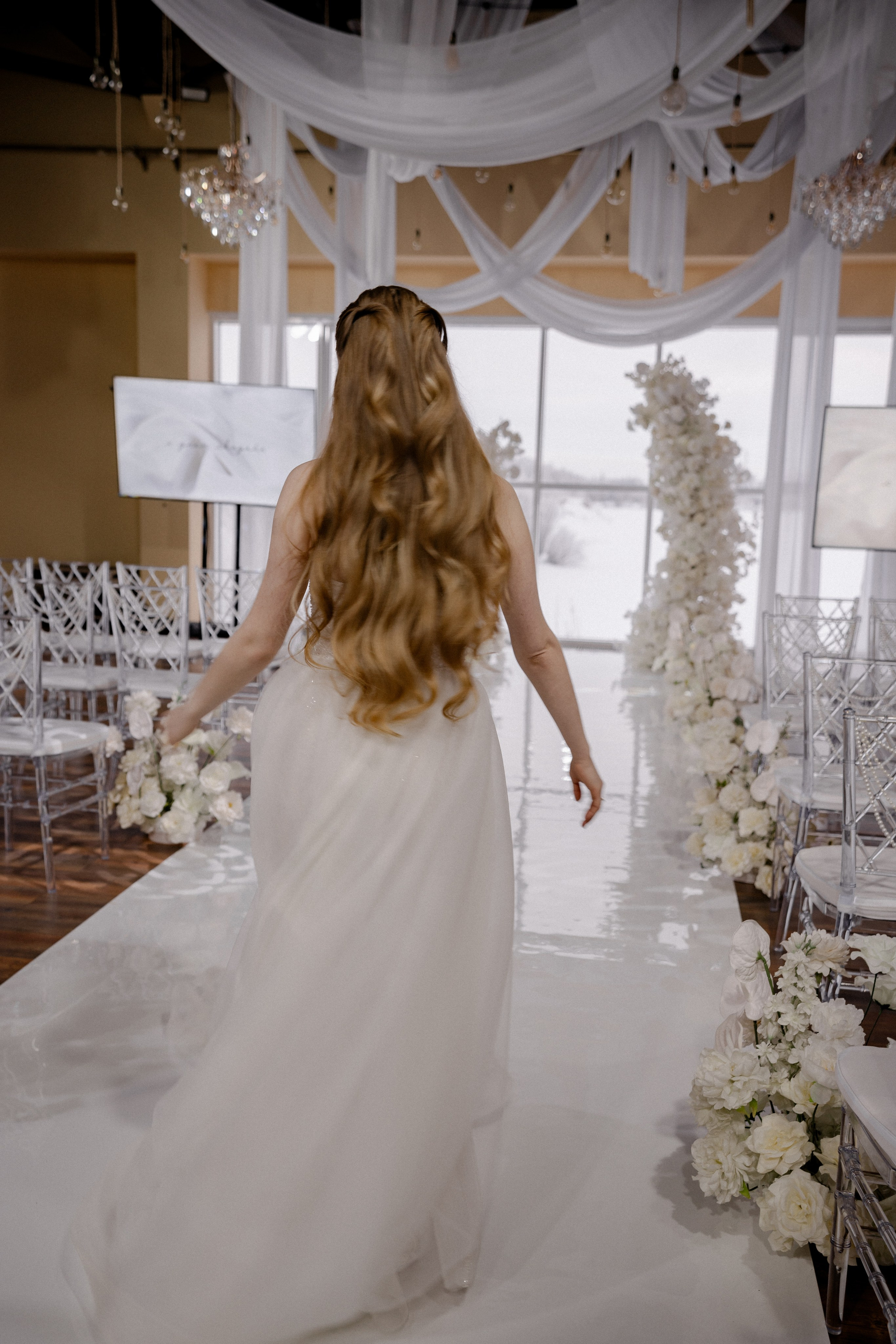 СВАДЕБНАЯ СЬЕМКА СБОРОВ В ОТЕЛЕ И ВЫЕЗД НА ЦЕРЕМОНИЮ (СНЯТО В СИБИРЕ В НИЖНЕВАРТОВСКЕ). Профессиональный фотограф, Санкт-Петербург — Виктория Богомолова