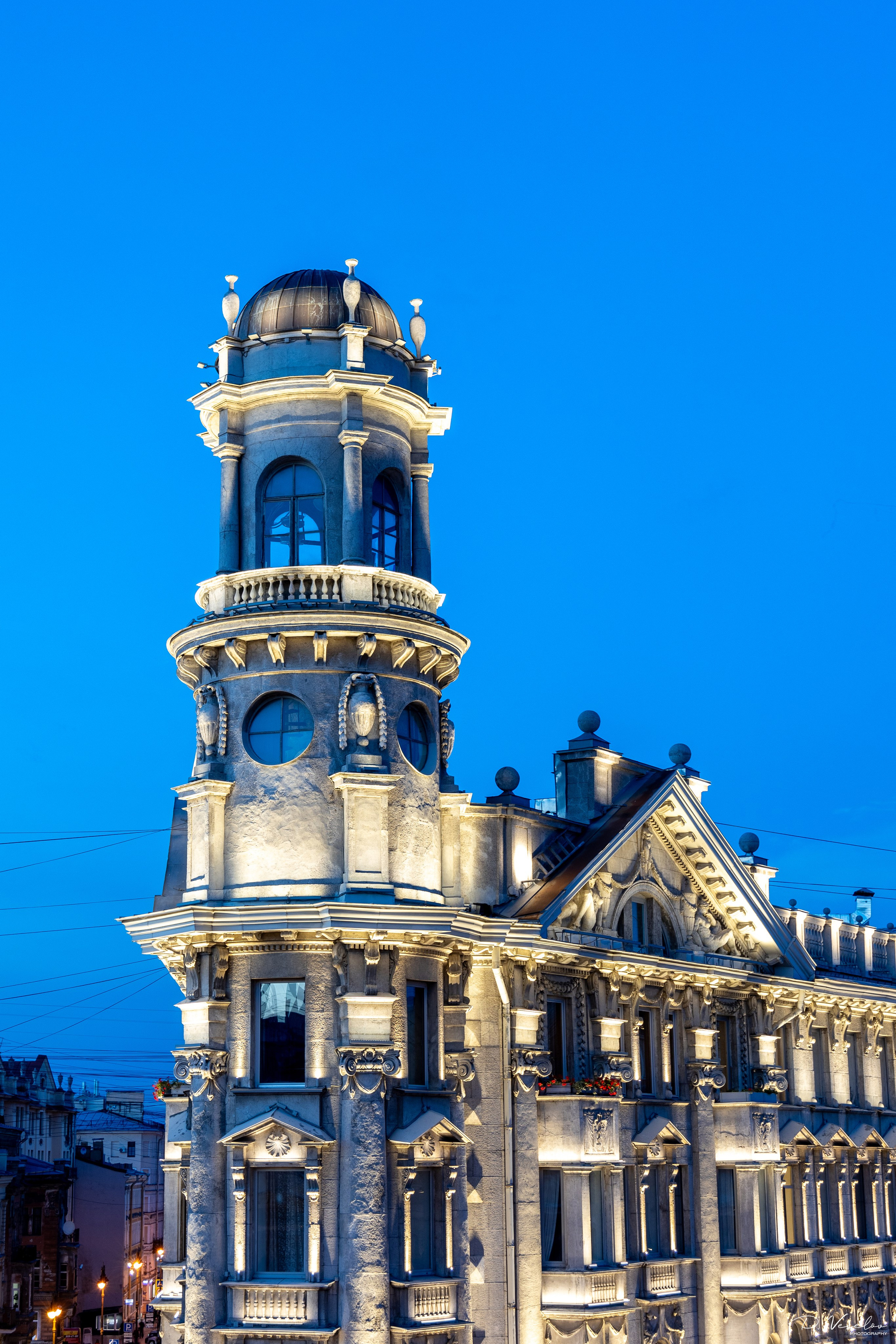 В башне дома купца Иоффа находится мастерская художника Сергея Семкина.