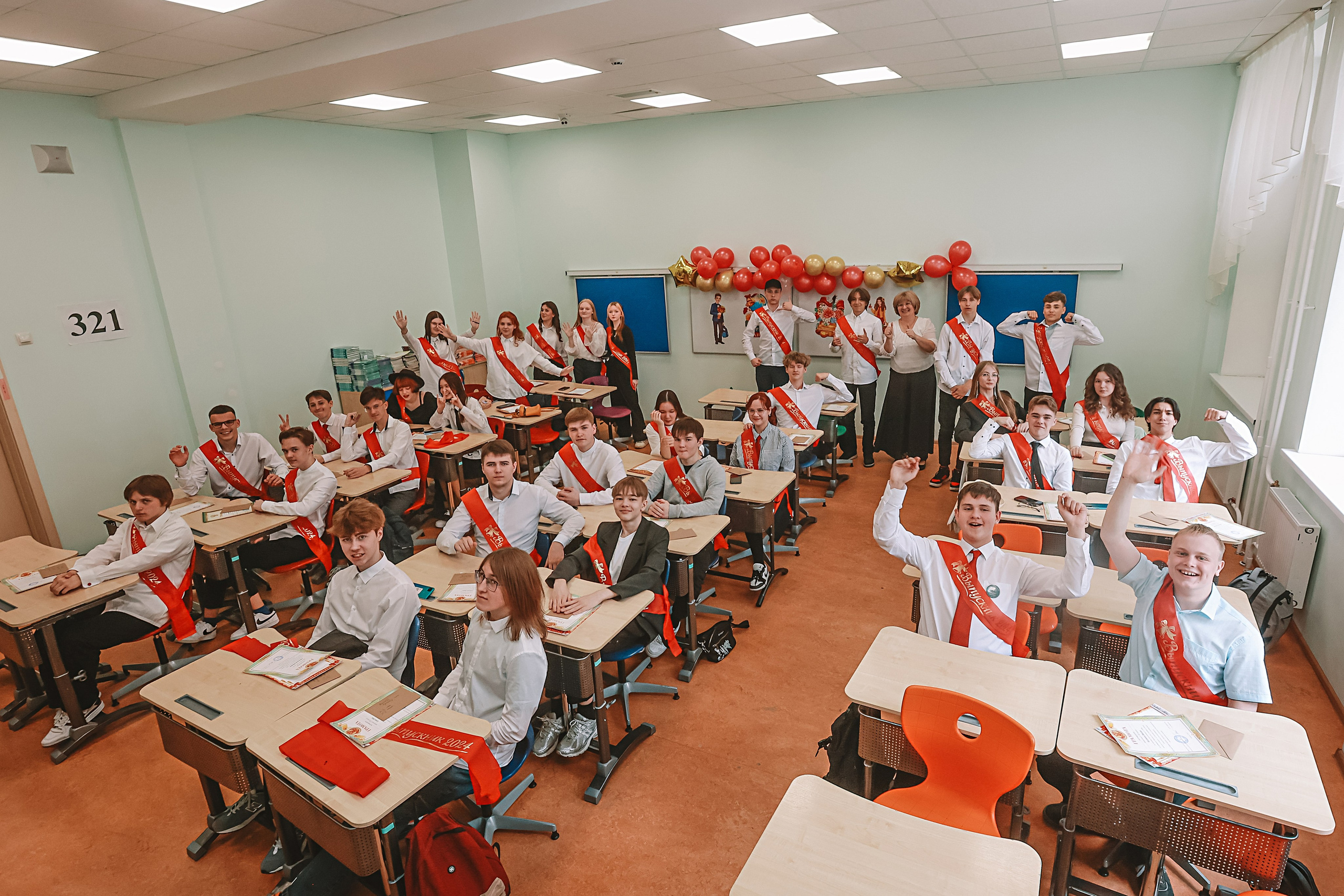 Последний звонок. Семейный фотограф Тюмень, фотограф на роды Салмина Мария