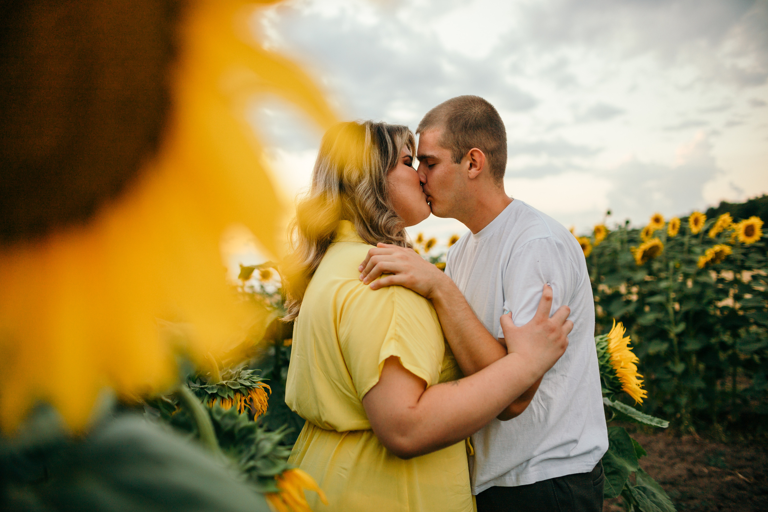 Настя и Саша в подсолнухах. Семейный фотограф в Рязани Харламова Влада
