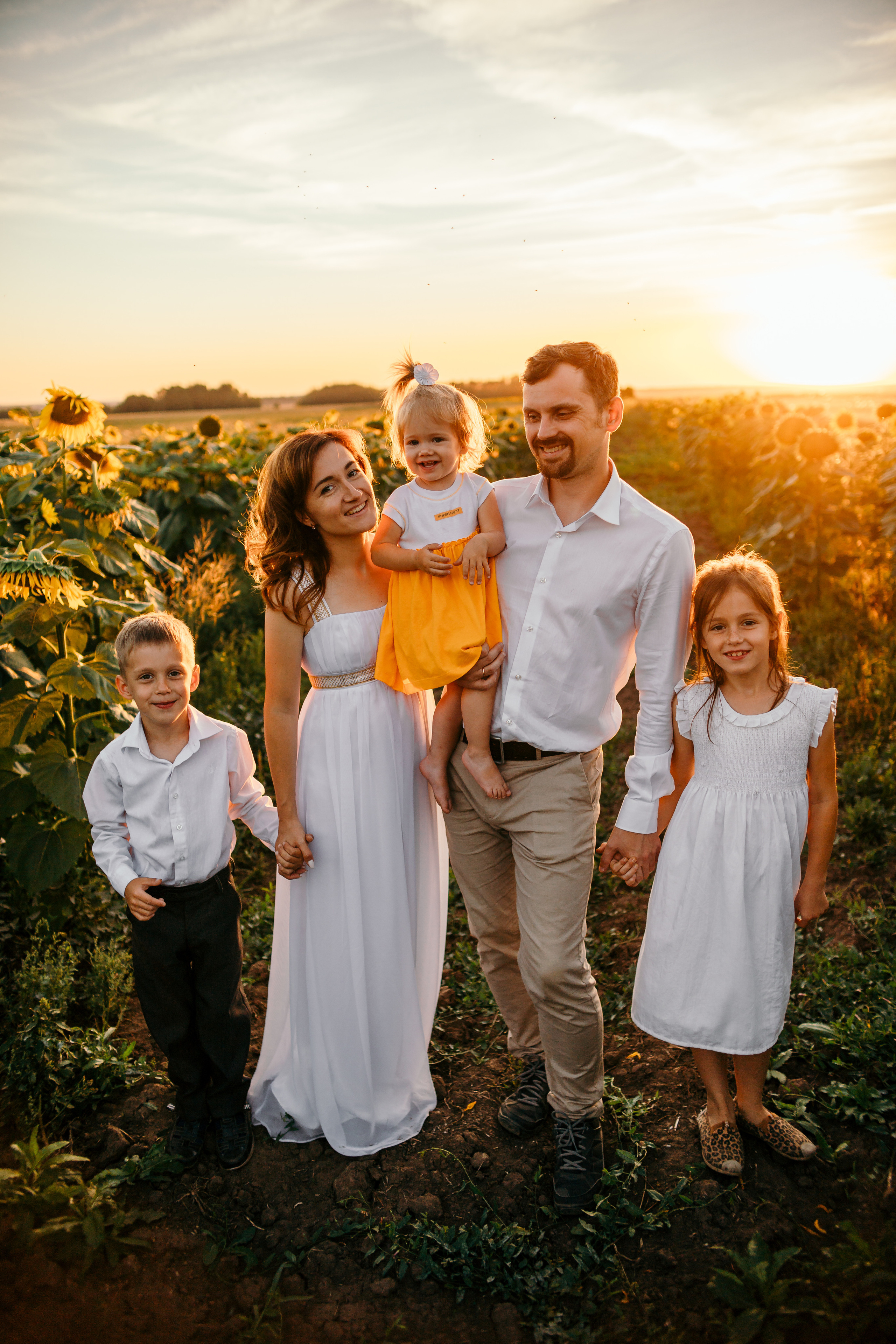 Коленки в полях. Семейный фотограф в Рязани Харламова Влада