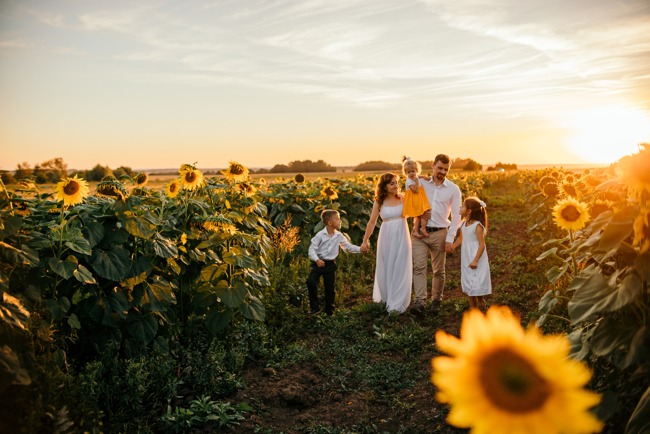 Коленки в полях. Семейный фотограф в Рязани Харламова Влада