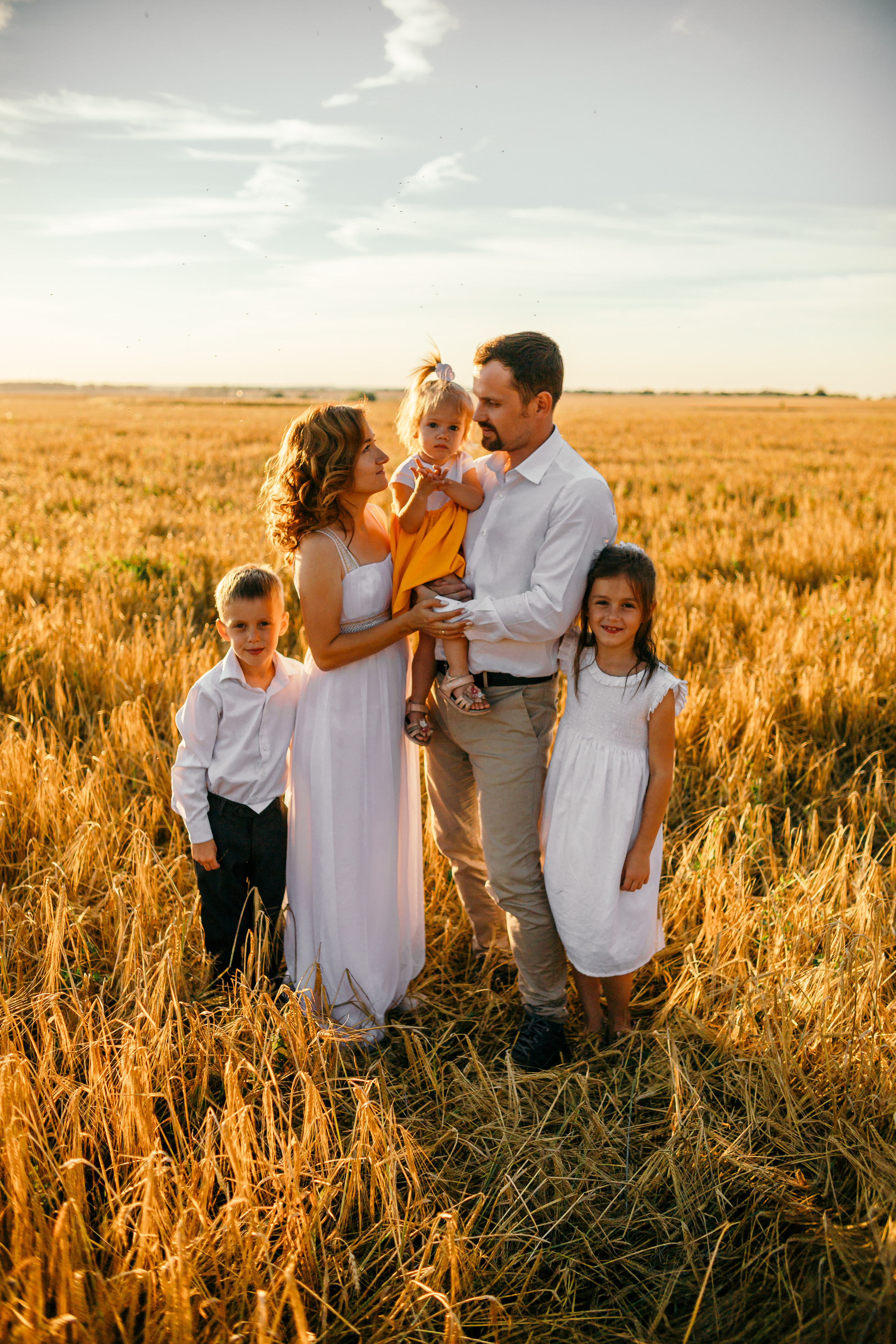 Коленки в полях. Семейный фотограф в Рязани Харламова Влада