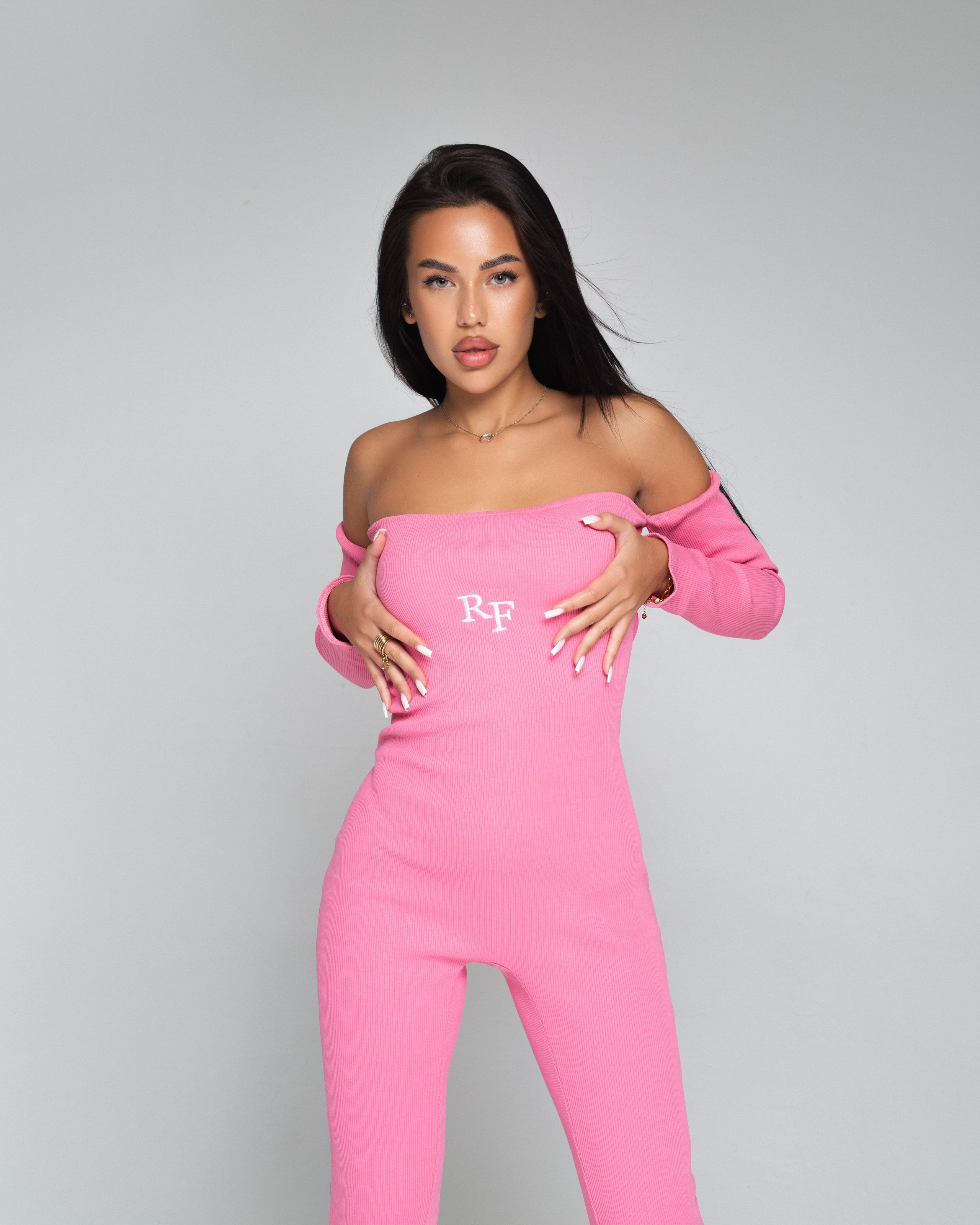 КАТАЛОГ | серый фон. RUNA production — стильные съемки для брендов