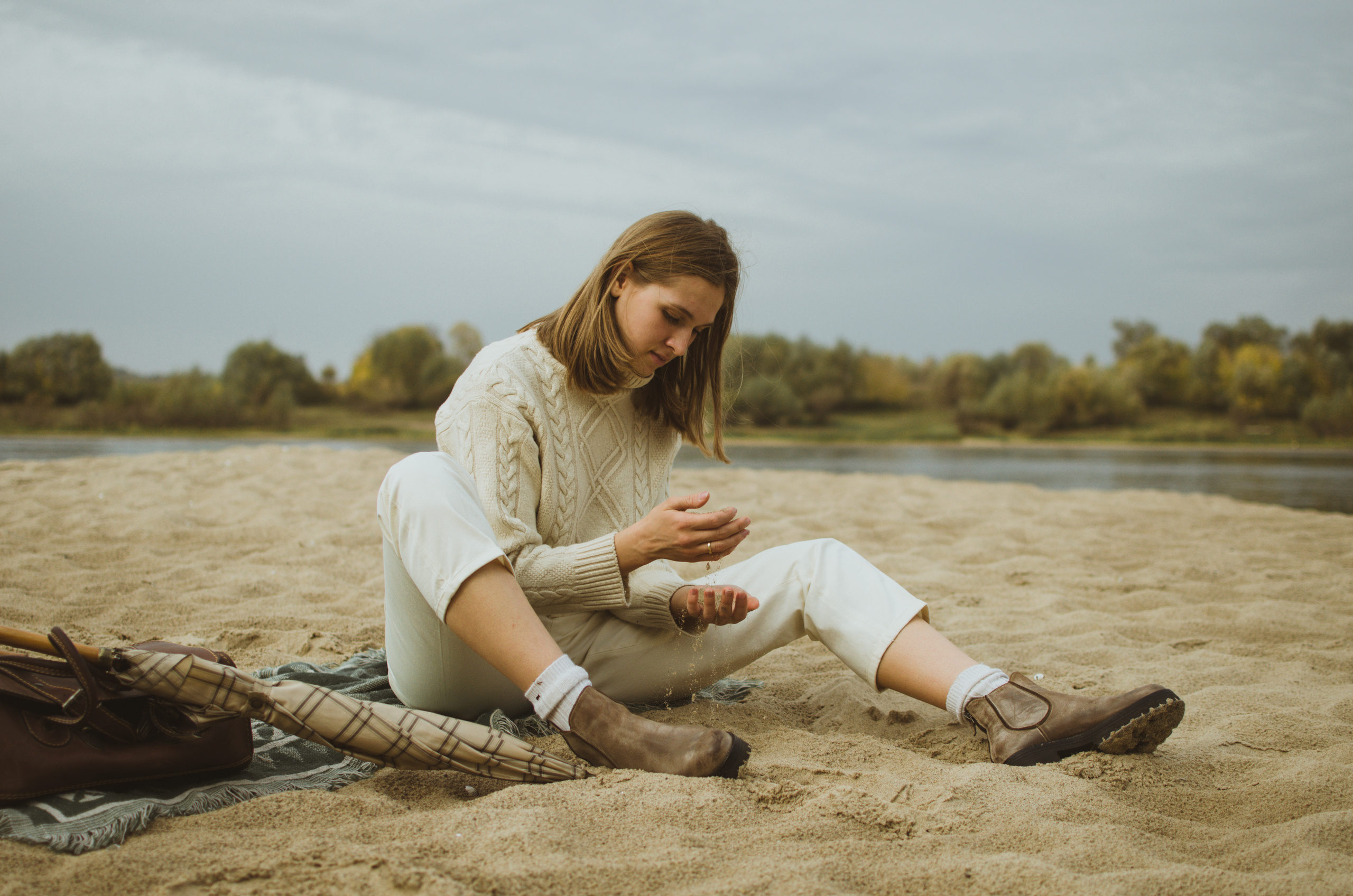 Аня на поленовском берегу. Лиза Фирстова — самый добрый фотограф