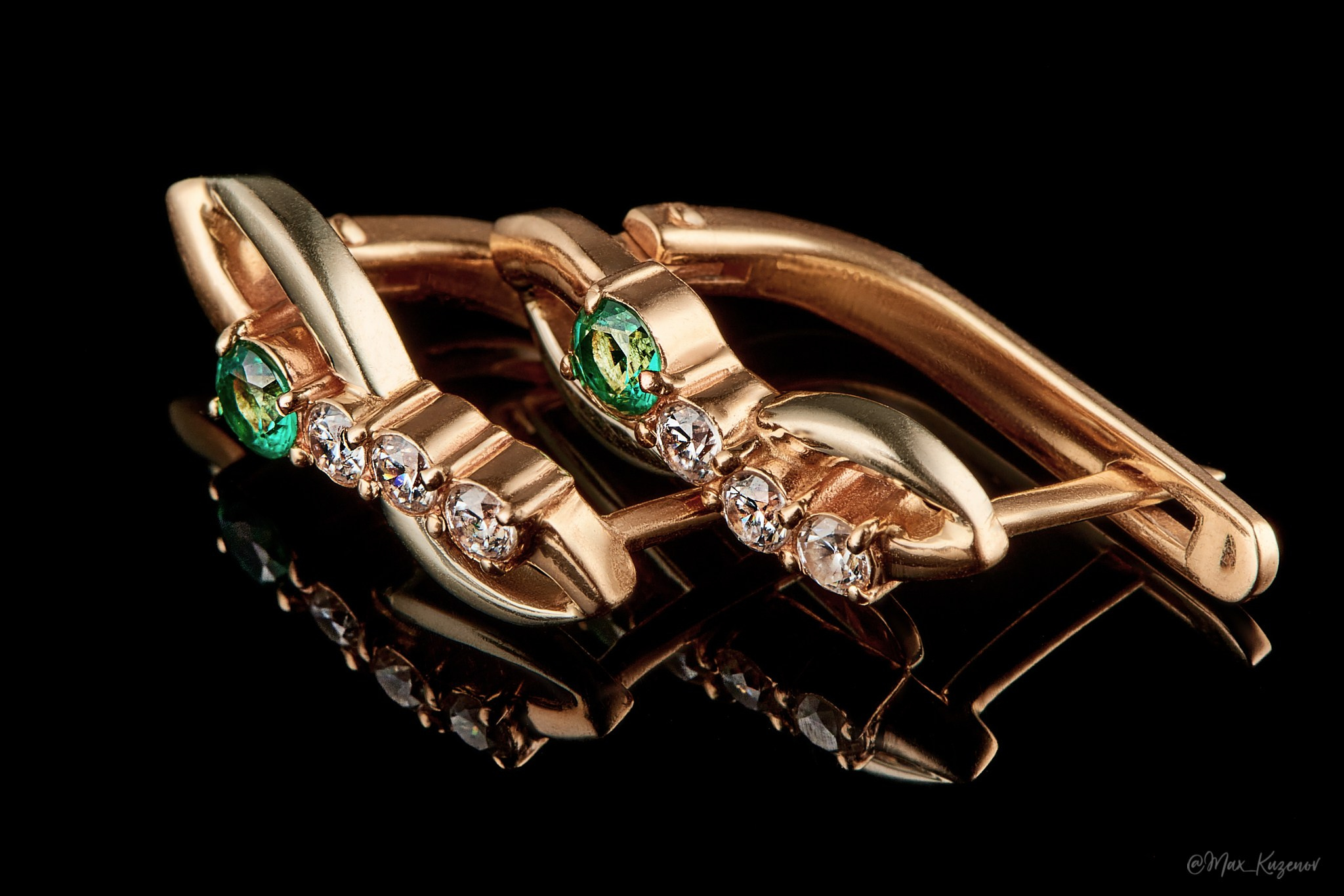 Студийная фотосъемка ювелирных изделий