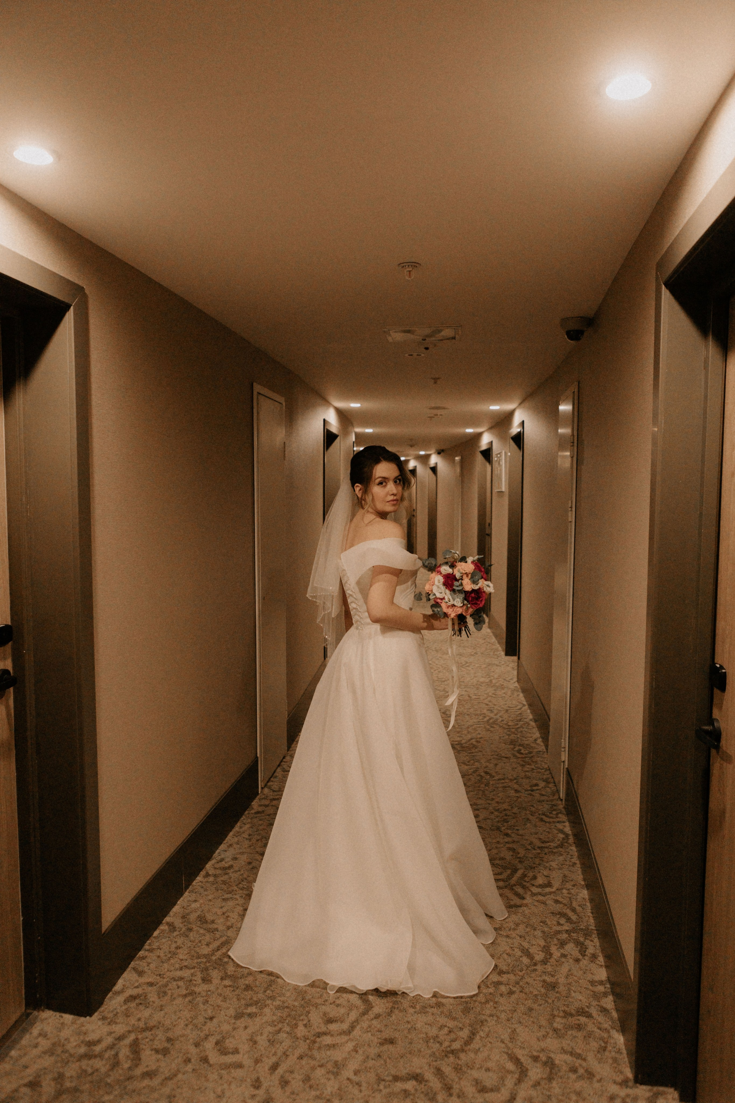 Ксюша и Илья. Утро в отеле роспись в Birds. Свадебный и портретный фотограф в Москве Анастасия Масюк