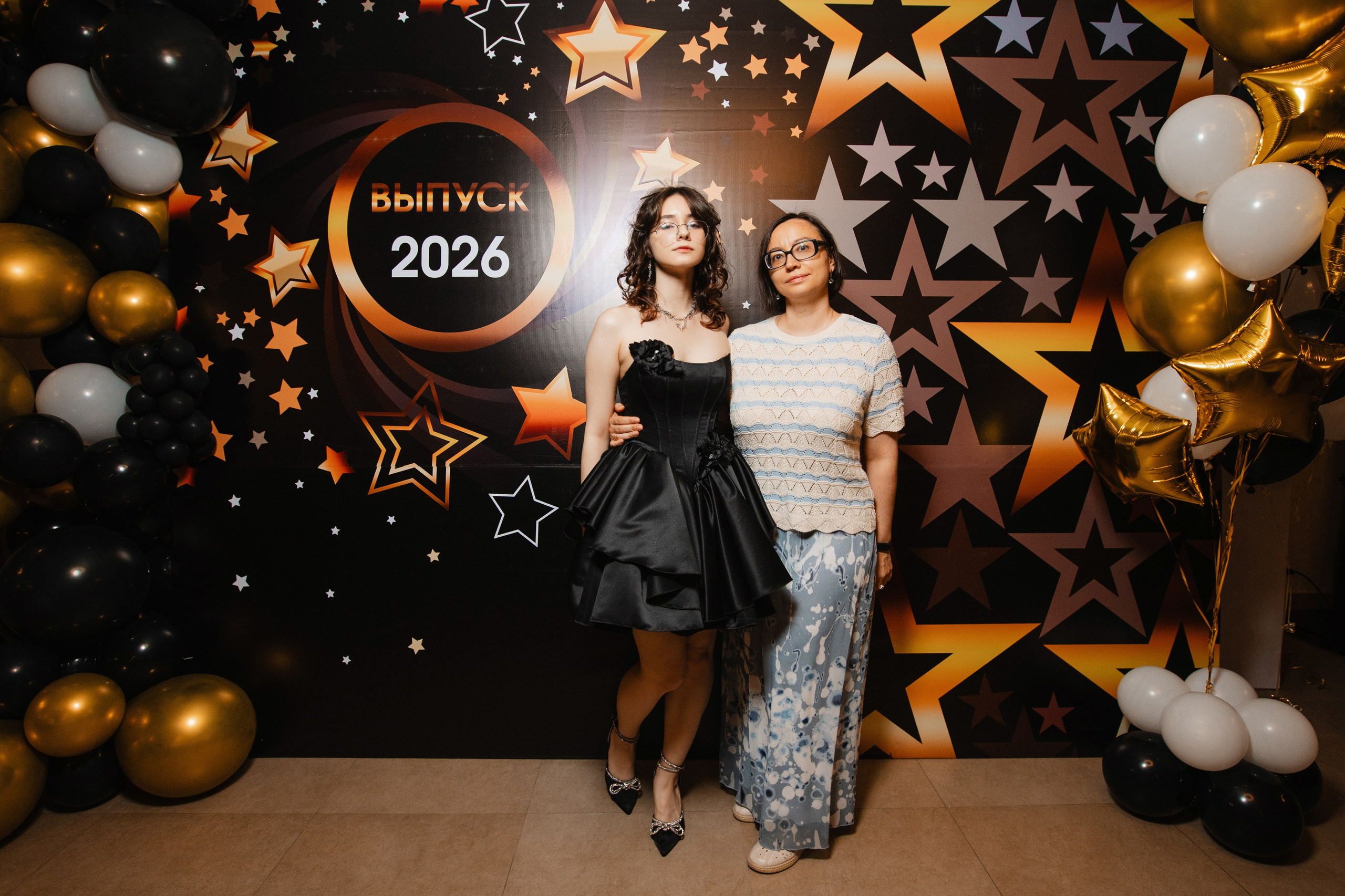 Выпускной 12 школа 2026. Роман Урумбаев фотограф Нижневартовск