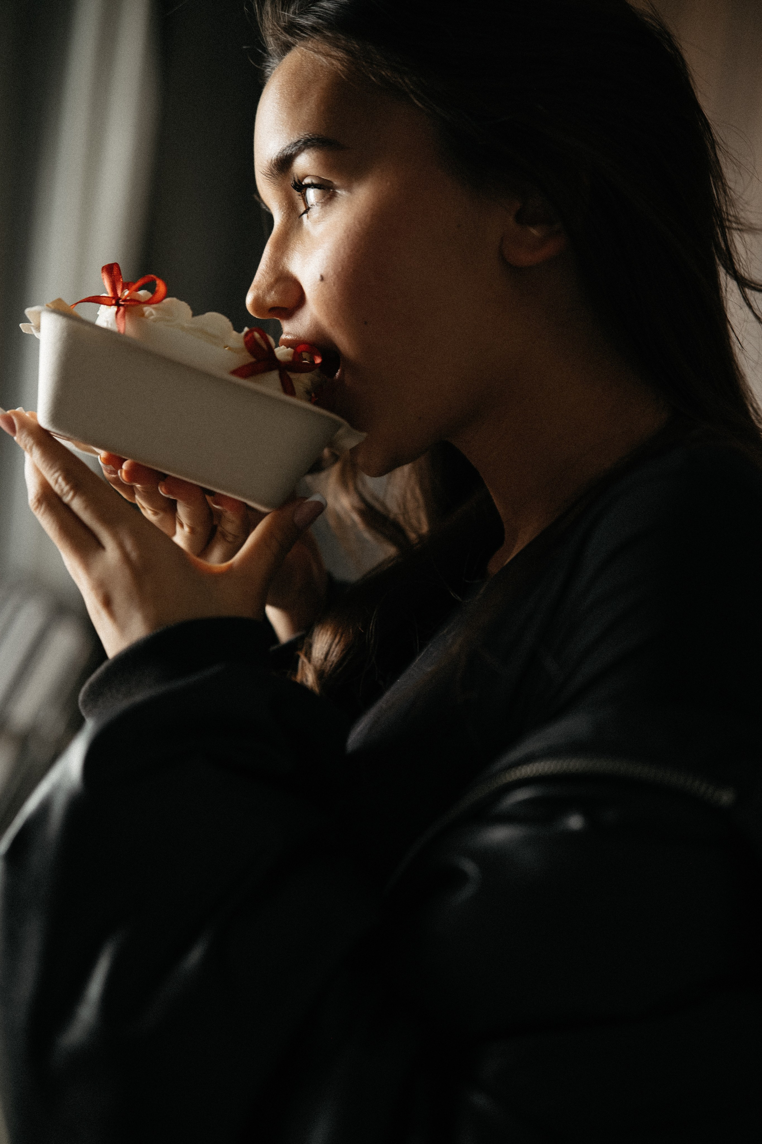 Женский портрет: Камилла. Обо мне