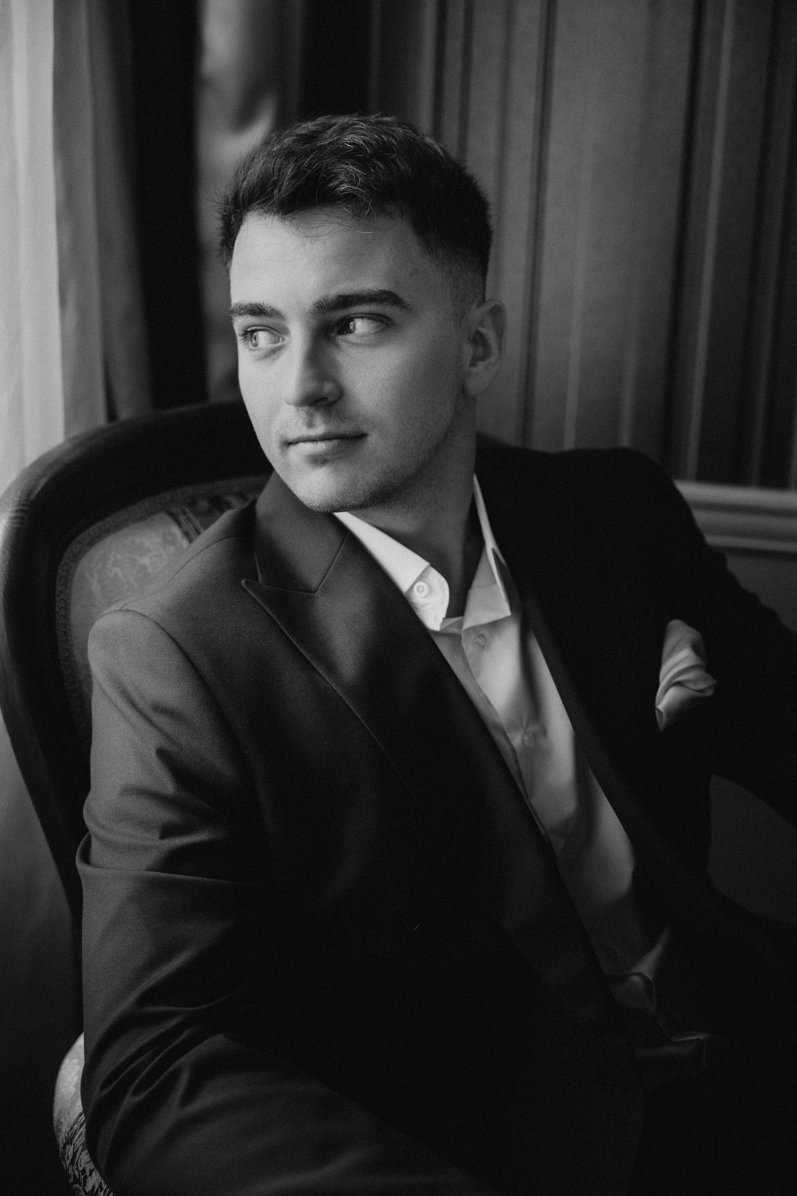 Свадебная фотосессия в стильном лифте элитного дома Москвы