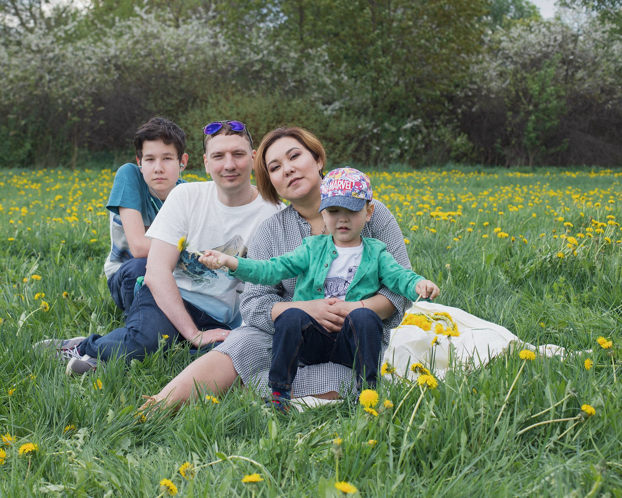 Семейная фотосессия в весеннем саду. Необычные портретные фотосессии под ключ в Москве