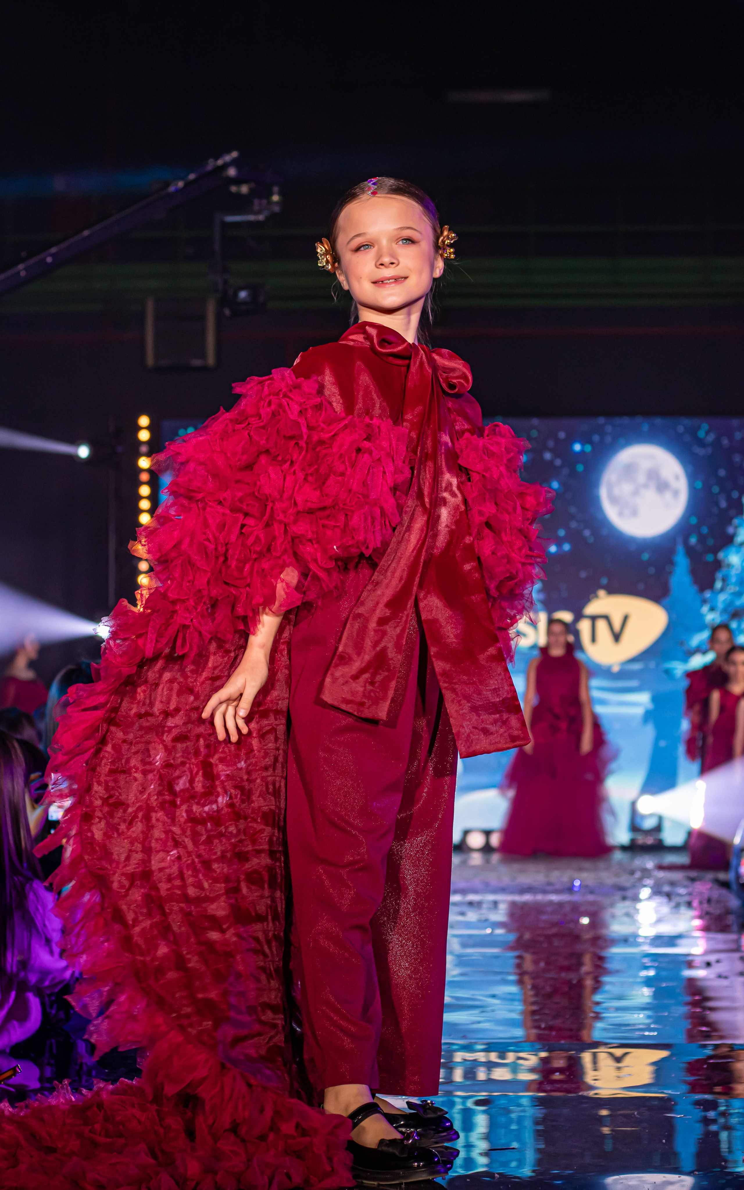 Новогодний fashion-показ на сцене DMC MUSIC TV в Главкино — репортажная съёмка