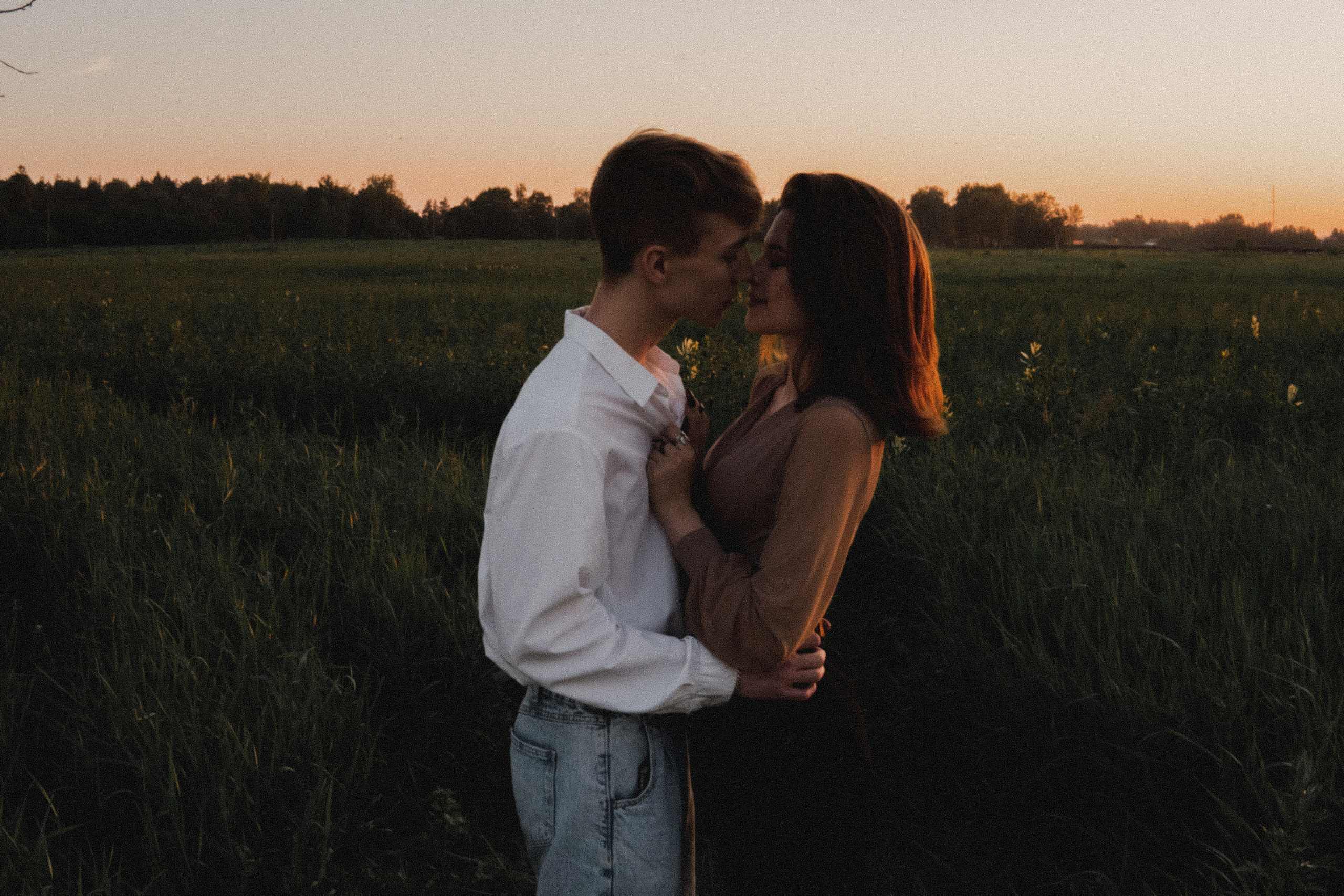 Любовь в закатном поле. love story. Свадебный и портретный фотограф в Москве, Светлана Янковая