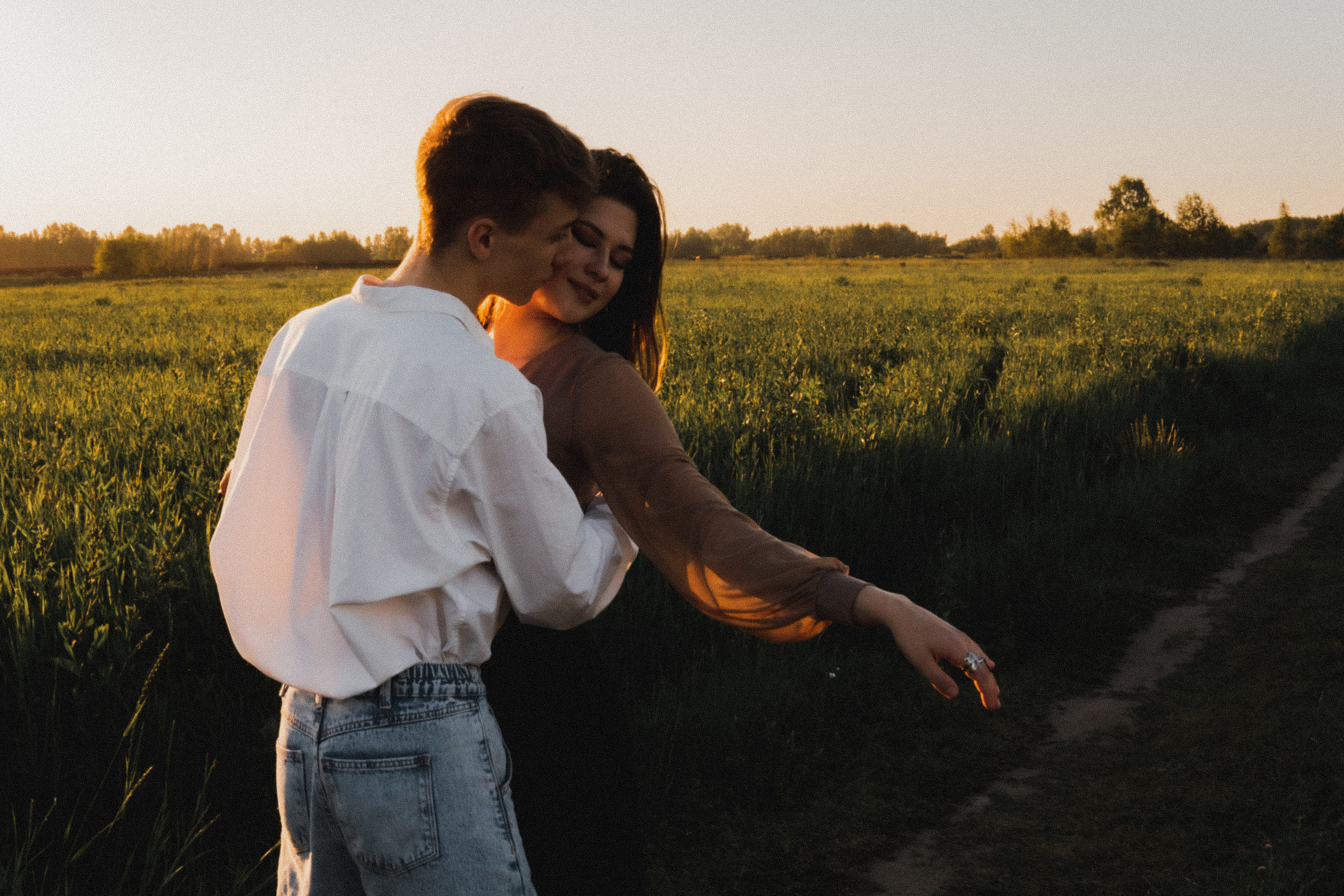 Любовь в закатном поле. love story. Свадебный и портретный фотограф в Москве, Светлана Янковая