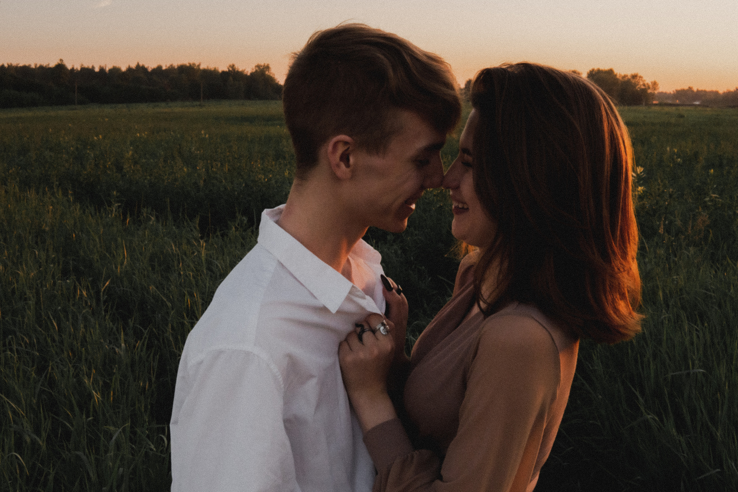Любовь в закатном поле. love story. Свадебный и портретный фотограф в Москве, Светлана Янковая