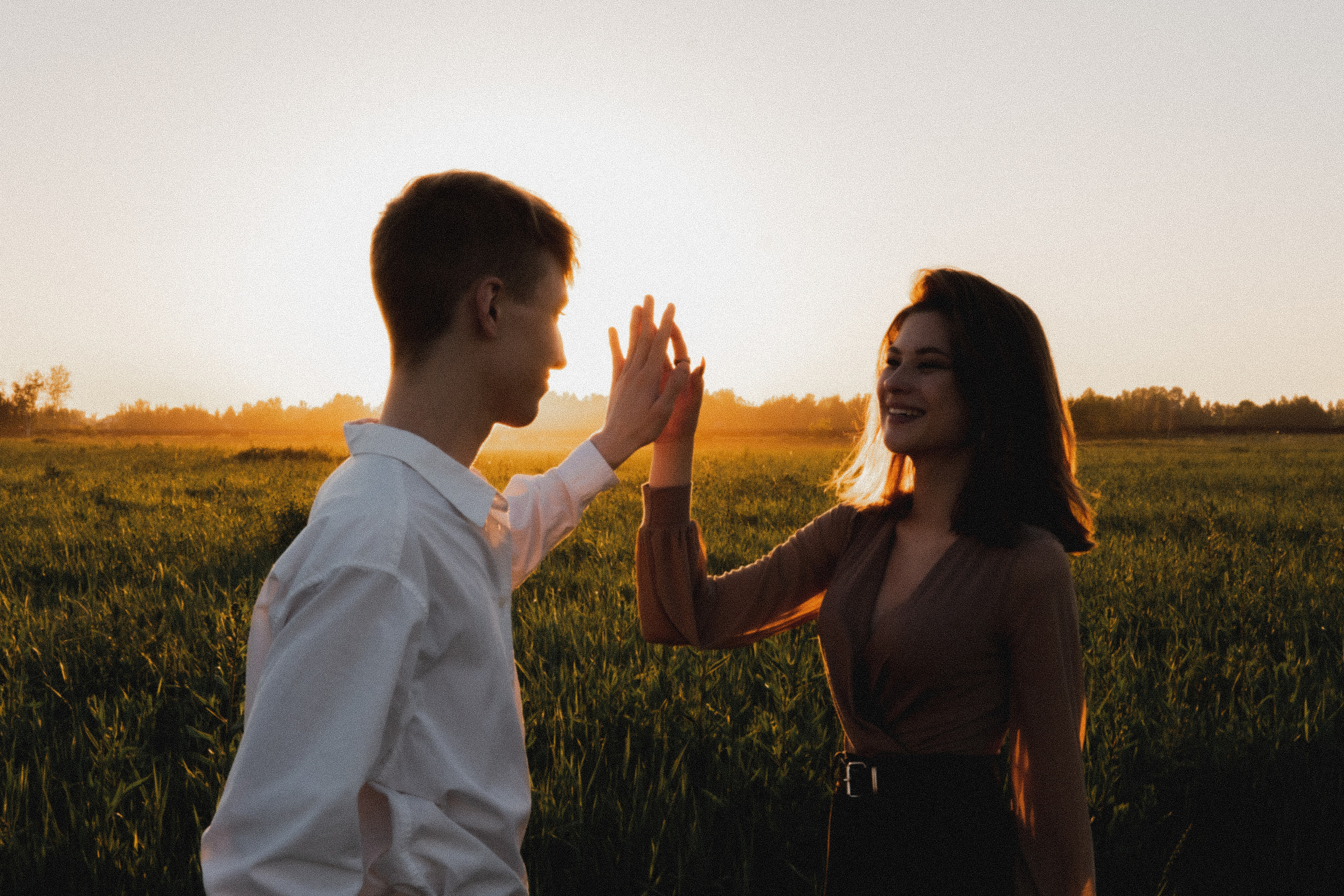Любовь в закатном поле. love story. Свадебный и портретный фотограф в Москве, Светлана Янковая