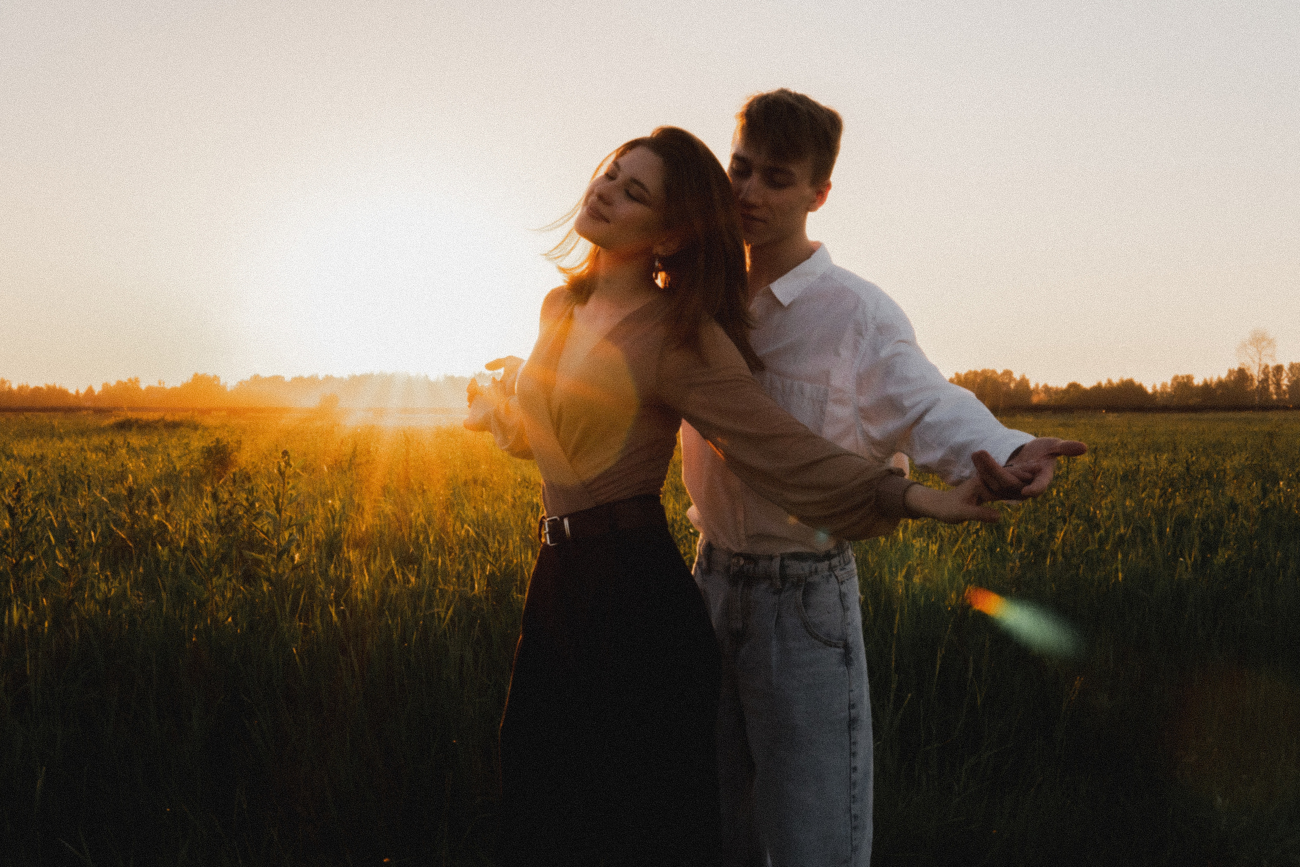 Любовь в закатном поле. love story. Свадебный и портретный фотограф в Москве, Светлана Янковая