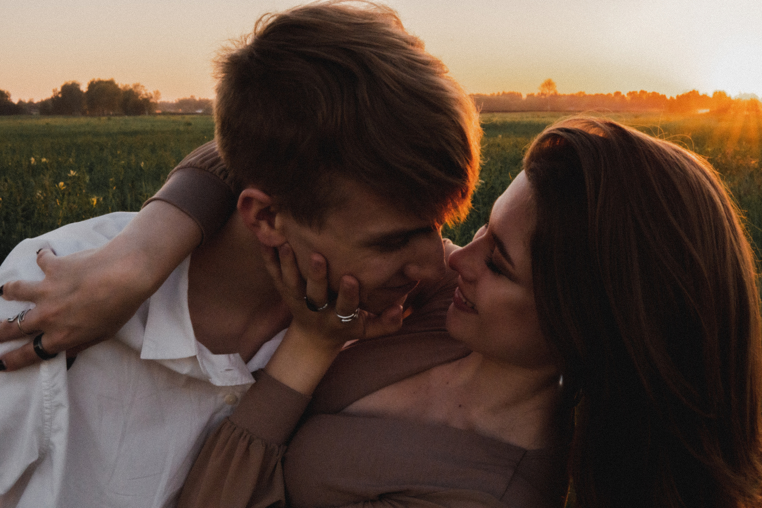 Любовь в закатном поле. love story. Свадебный и портретный фотограф в Москве, Светлана Янковая