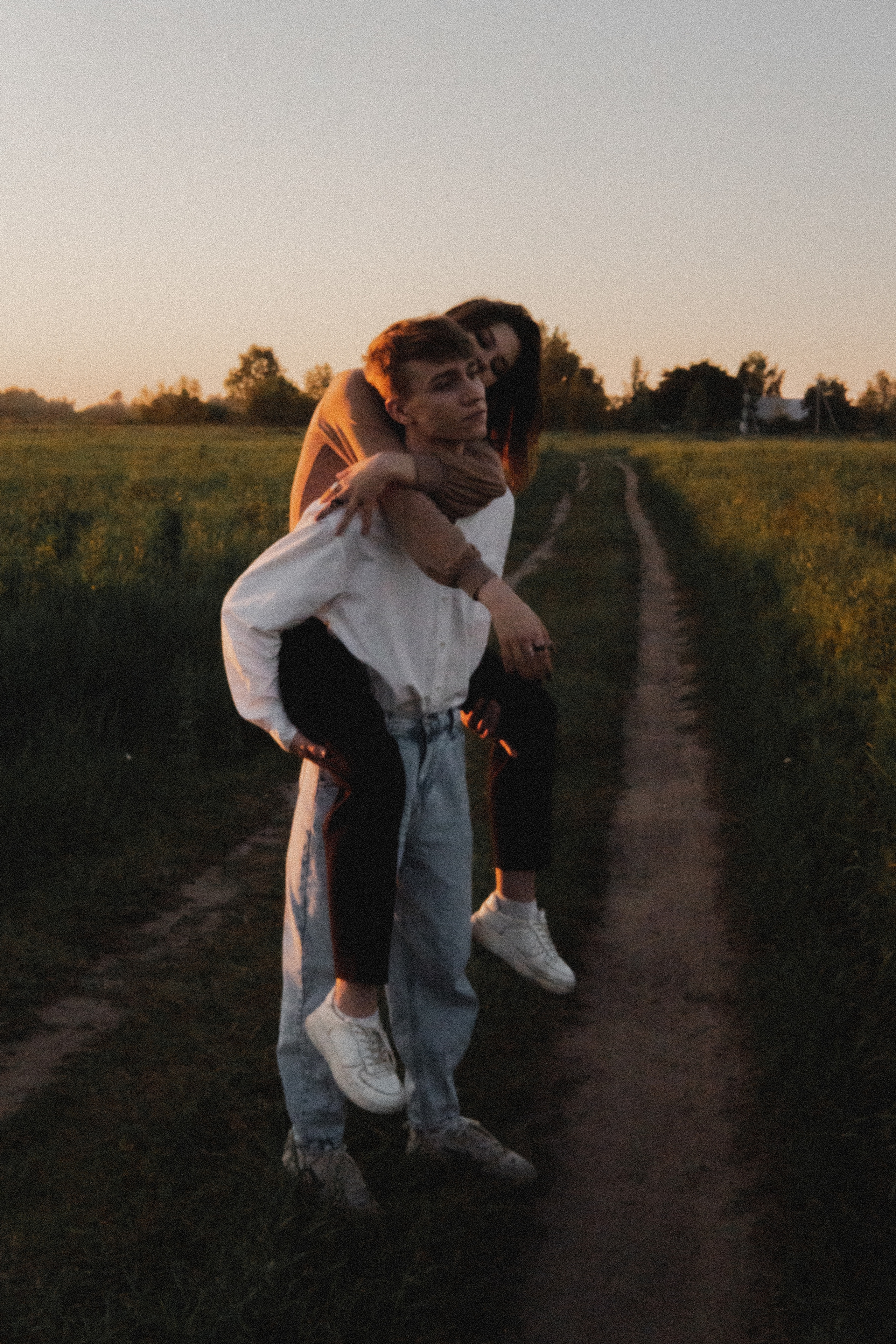Любовь в закатном поле. love story. Свадебный и портретный фотограф в Москве, Светлана Янковая