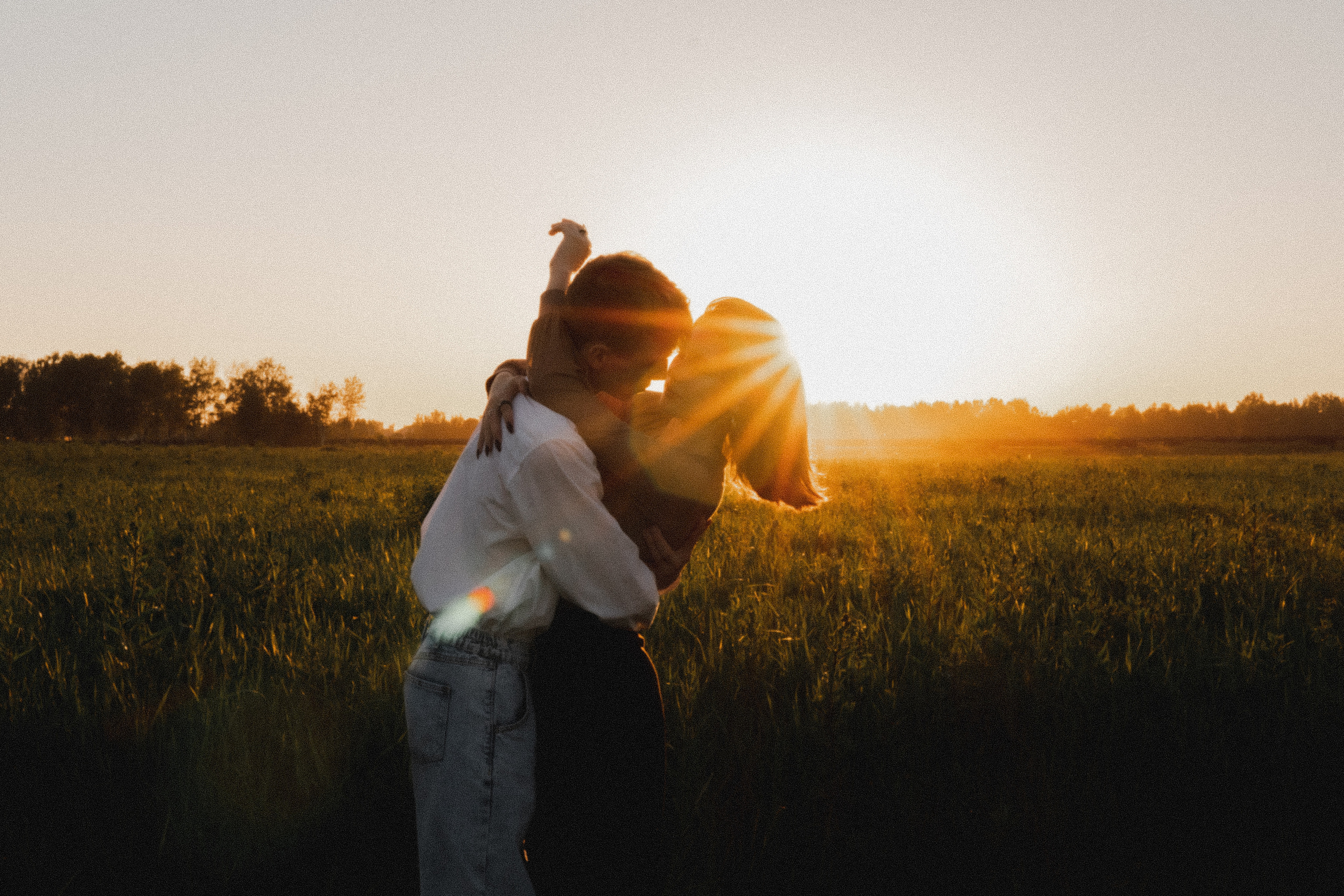Любовь в закатном поле. love story. Свадебный и портретный фотограф в Москве, Светлана Янковая