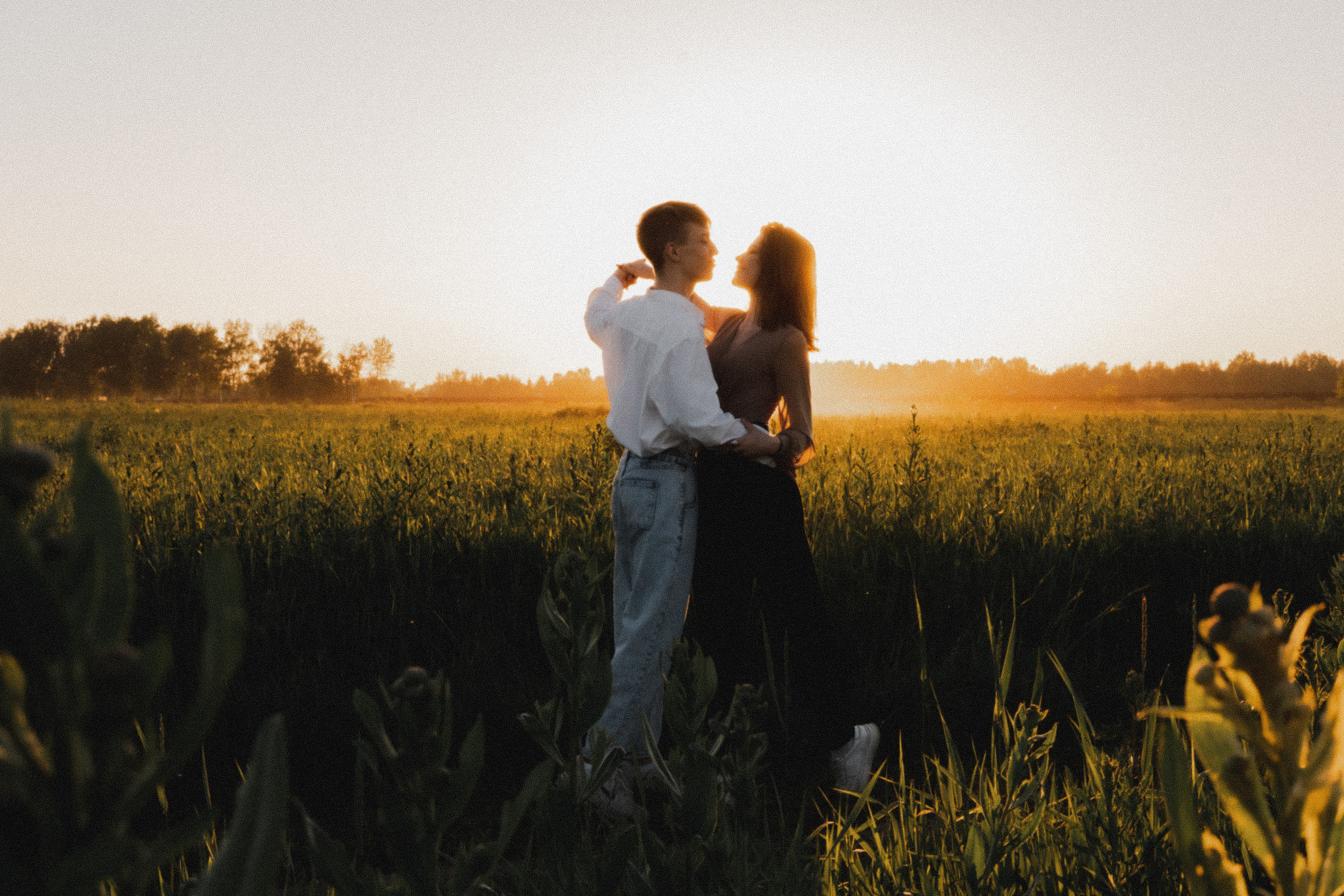Любовь в закатном поле. love story. Свадебный и портретный фотограф в Москве, Светлана Янковая