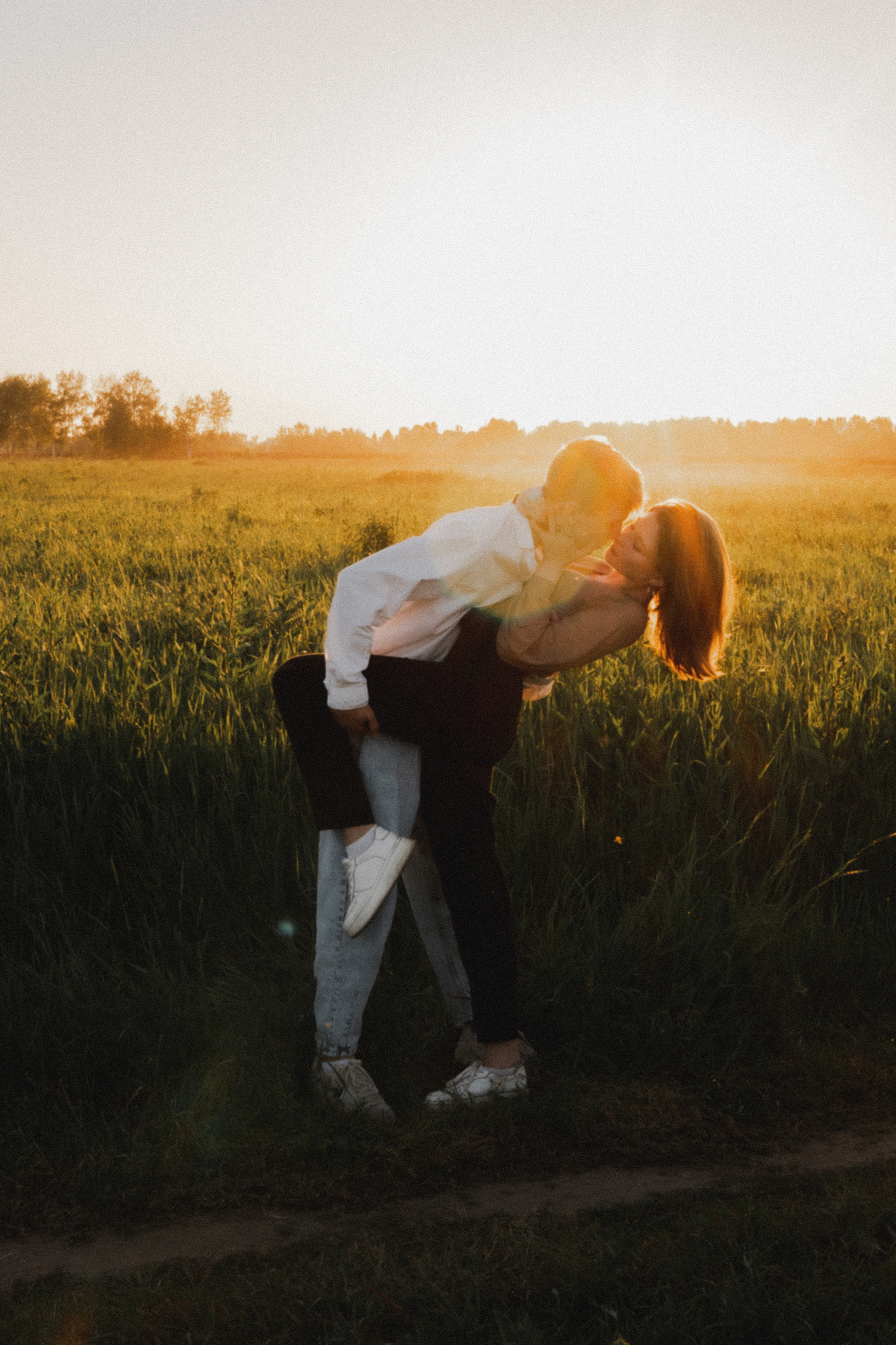 Любовь в закатном поле. love story. Свадебный и портретный фотограф в Москве, Светлана Янковая