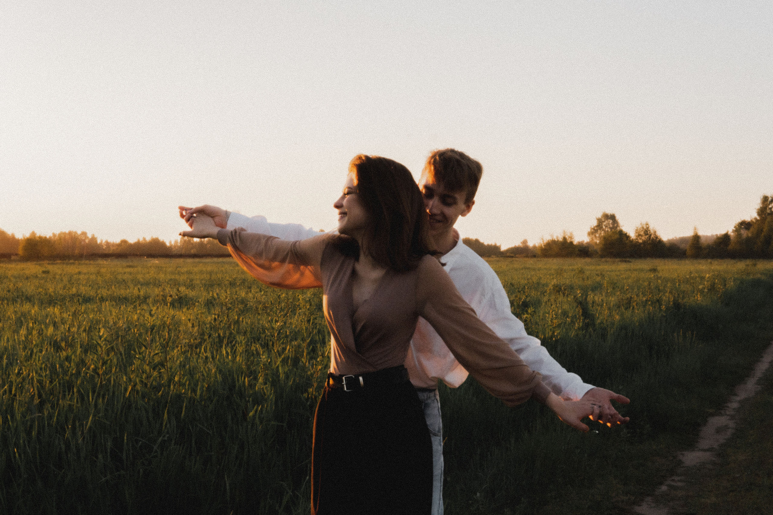 Любовь в закатном поле. love story. Свадебный и портретный фотограф в Москве, Светлана Янковая