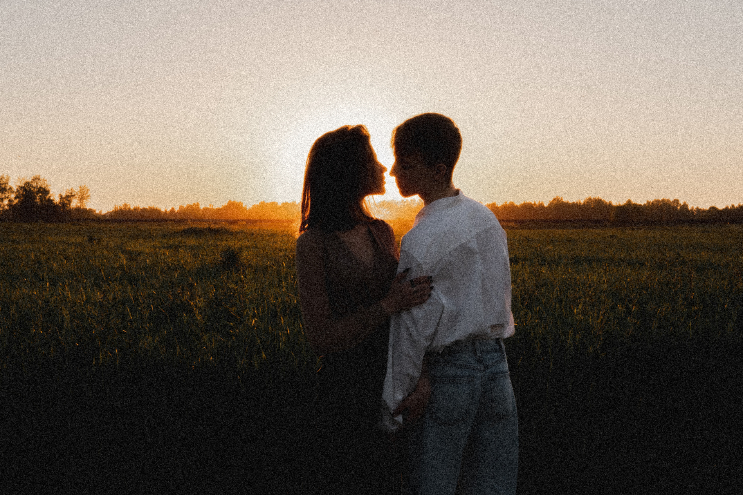 Любовь в закатном поле. love story. Свадебный и портретный фотограф в Москве, Светлана Янковая