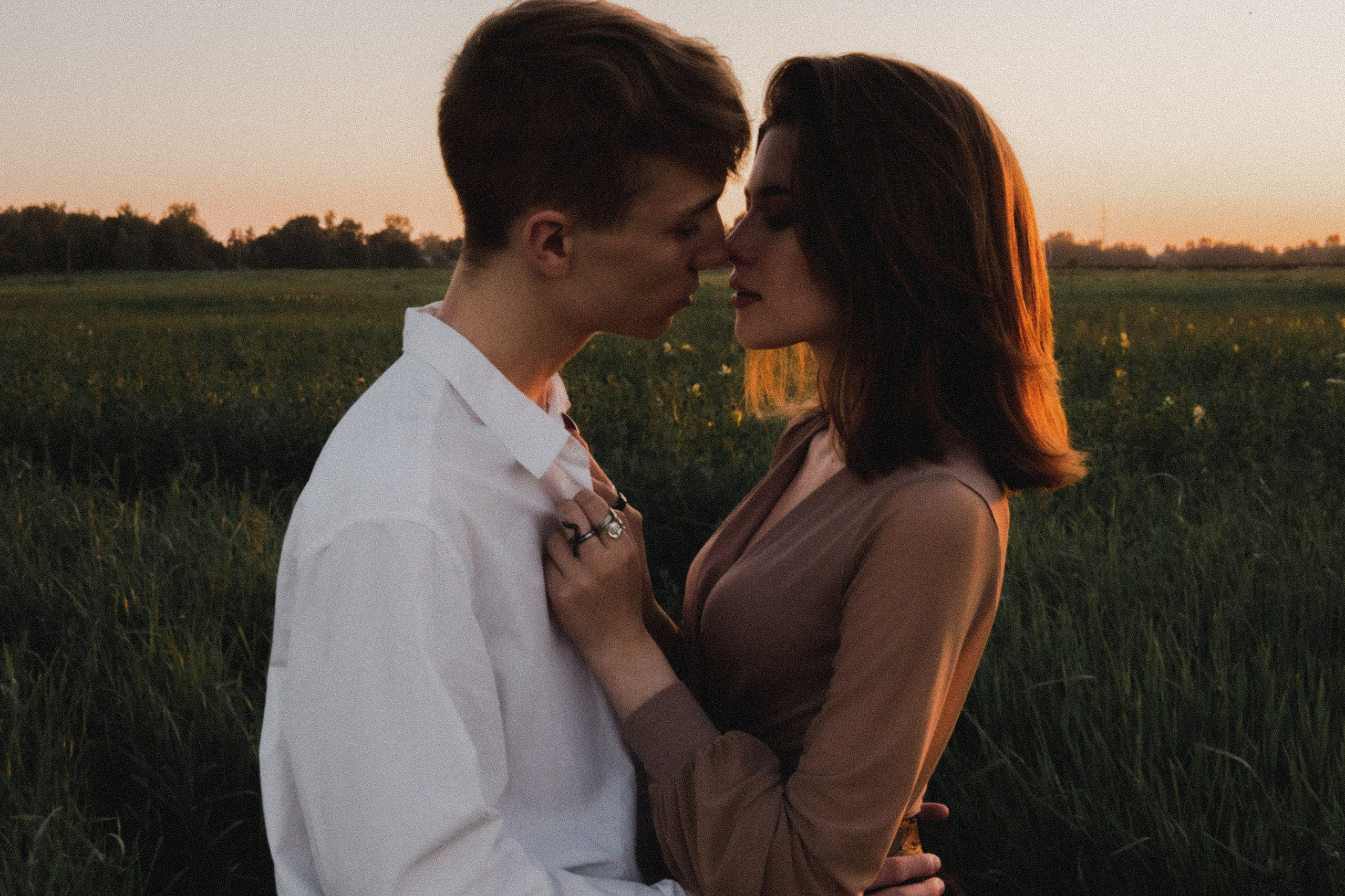 Любовь в закатном поле. love story. Свадебный и портретный фотограф в Москве, Светлана Янковая
