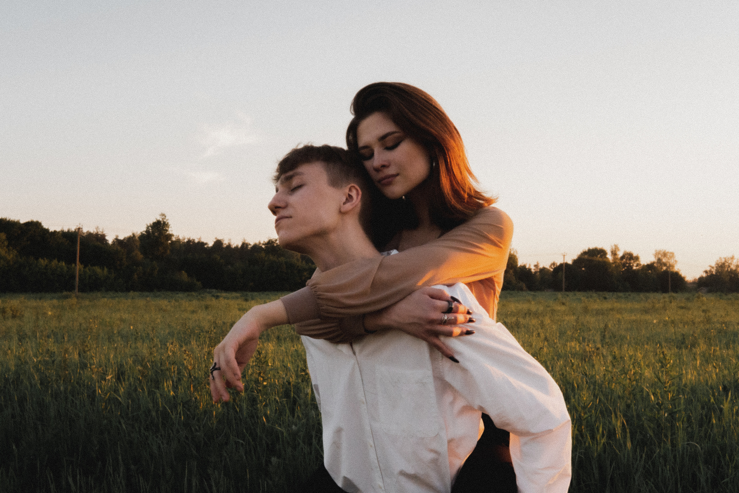 Любовь в закатном поле. love story. Свадебный и портретный фотограф в Москве, Светлана Янковая