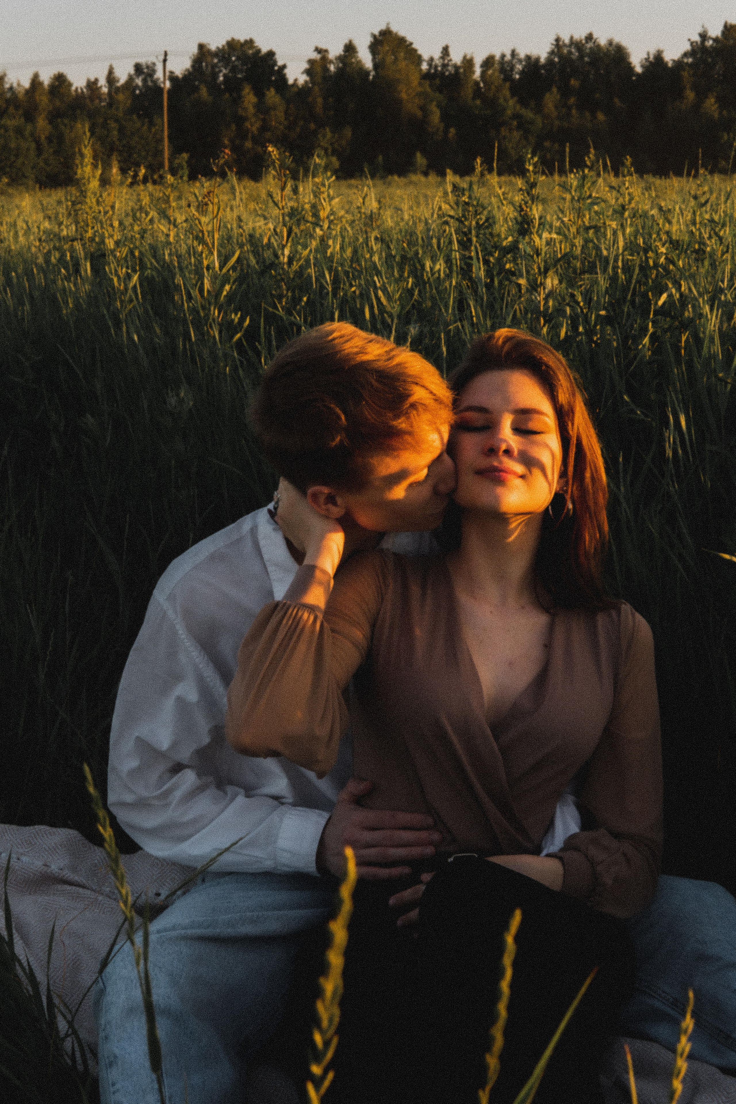 Любовь в закатном поле. love story. Свадебный и портретный фотограф в Москве, Светлана Янковая