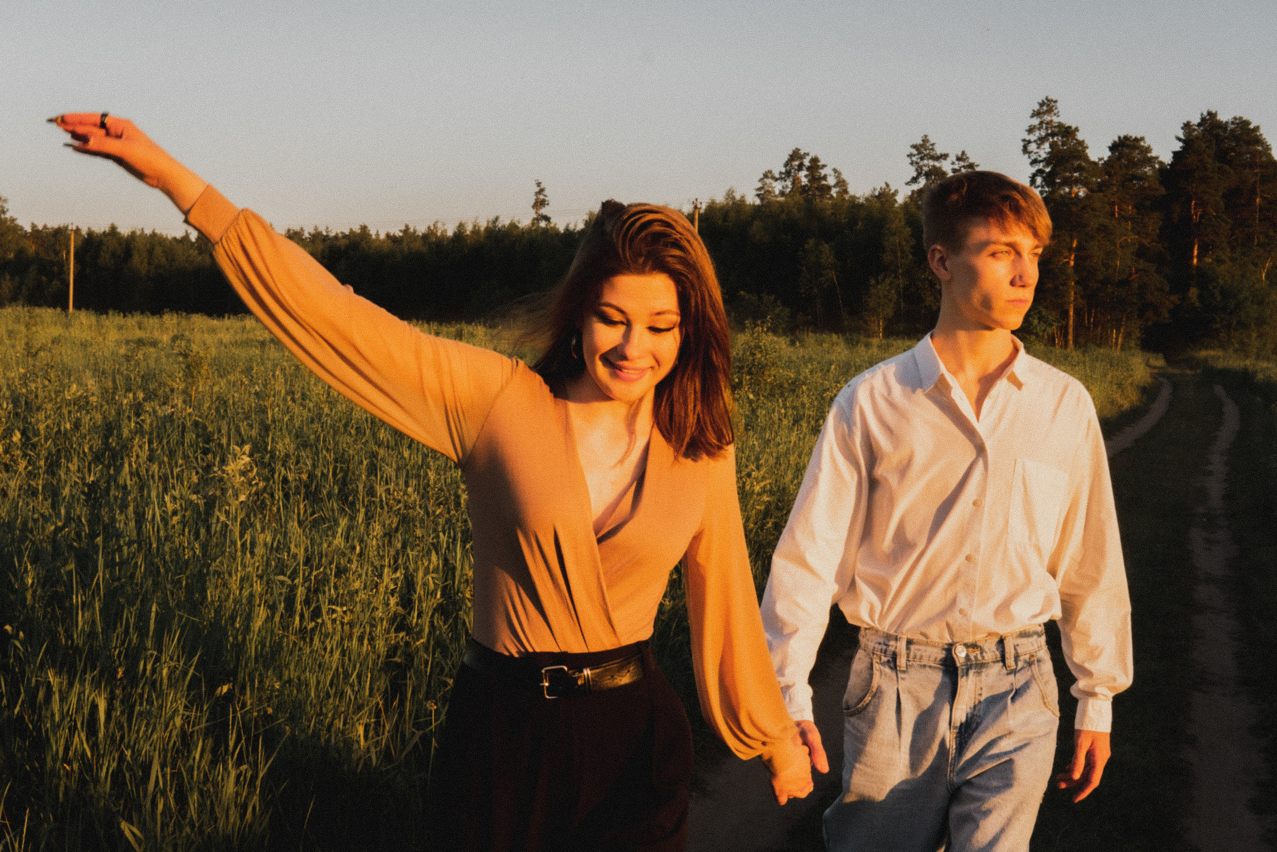 Любовь в закатном поле. love story. Свадебный и портретный фотограф в Москве, Светлана Янковая