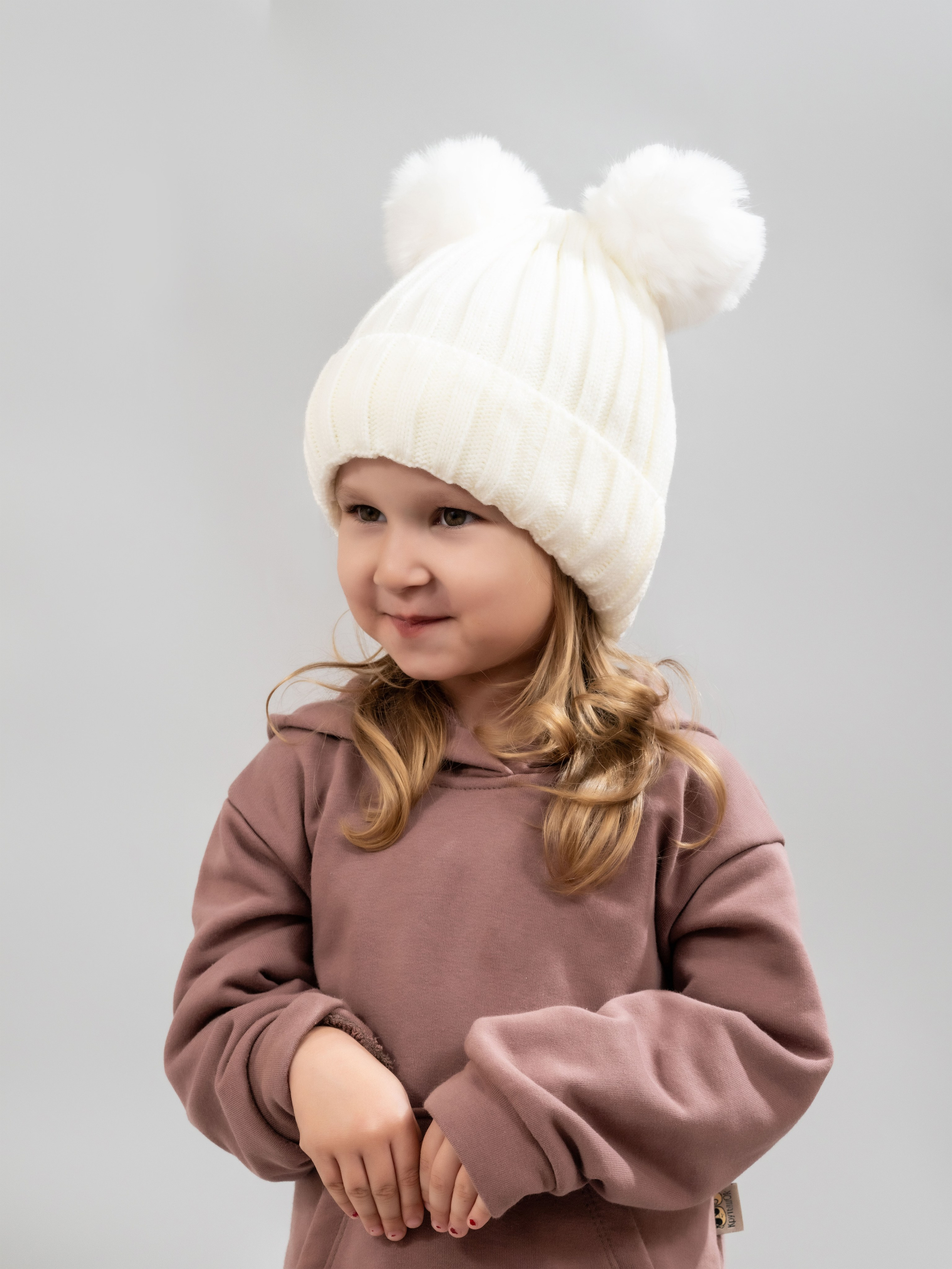 Детские шапочки, съемка для маркетплейсов, модельная съемка. Олейник Денис — предметный фотограф, фотограф для маркетплейсов в Казани