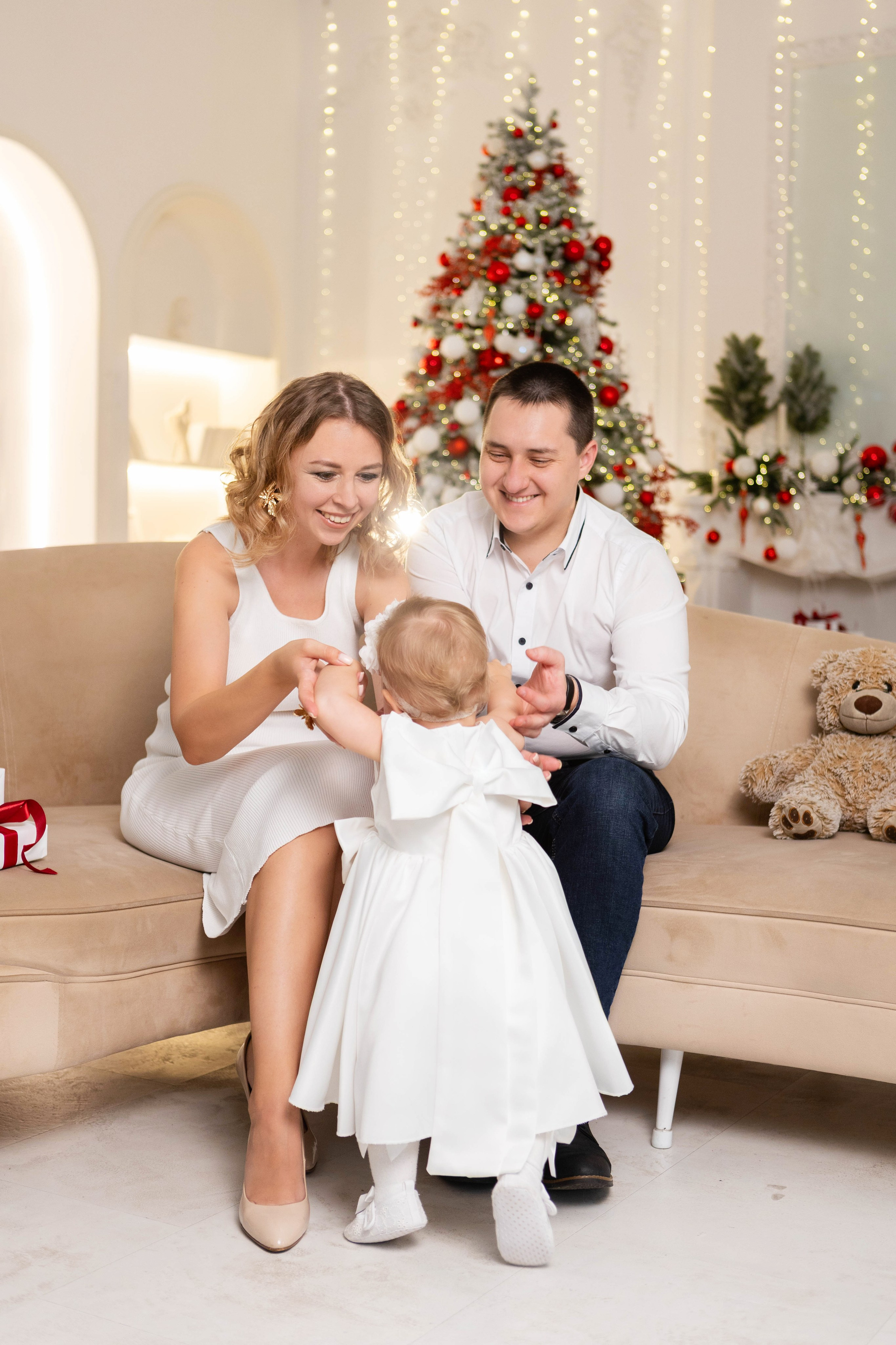 Татьяна, Сергей и София. Фотостудия «Alice», зал Зазеркалье. Свадебный семейный и детский фотограф в Краснодаре Карина Федоровская