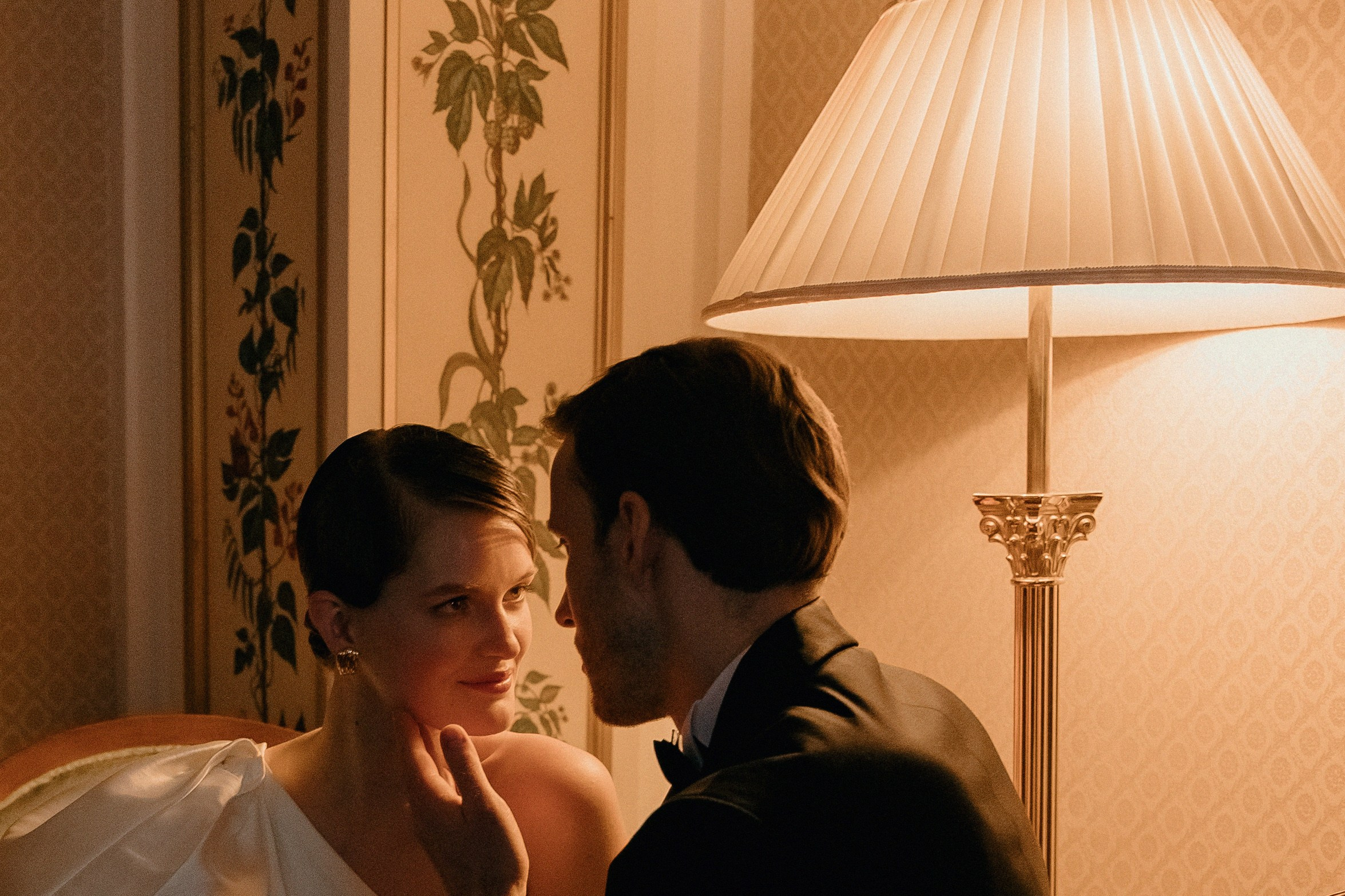 Свадебная фотосессия в гостинице Ленинградская. Свадебный фотограф Москва