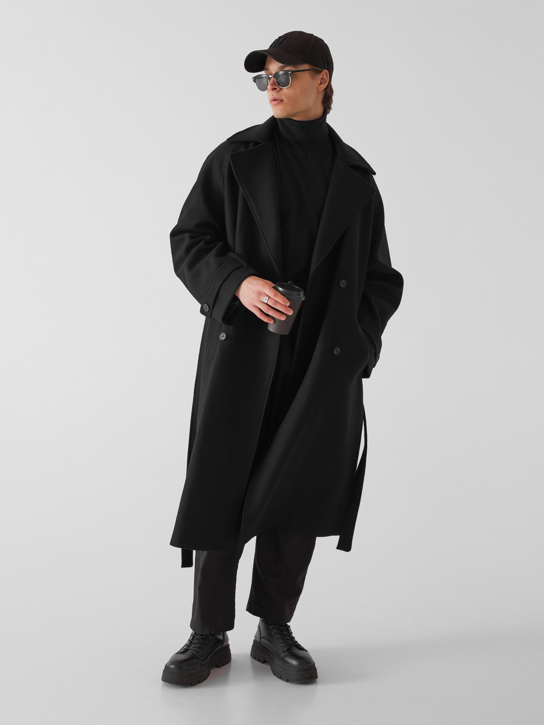 Фотосъемка мужского пальто Екатеринбург Wildberries ВБ Ozon Озон фотосессия одежды Екб заказать цена фотосъемка товара WB маркетплейс карточ. Фотограф Екатеринбург Анастасия Жерновская | Маркетплейсы и нейрофото