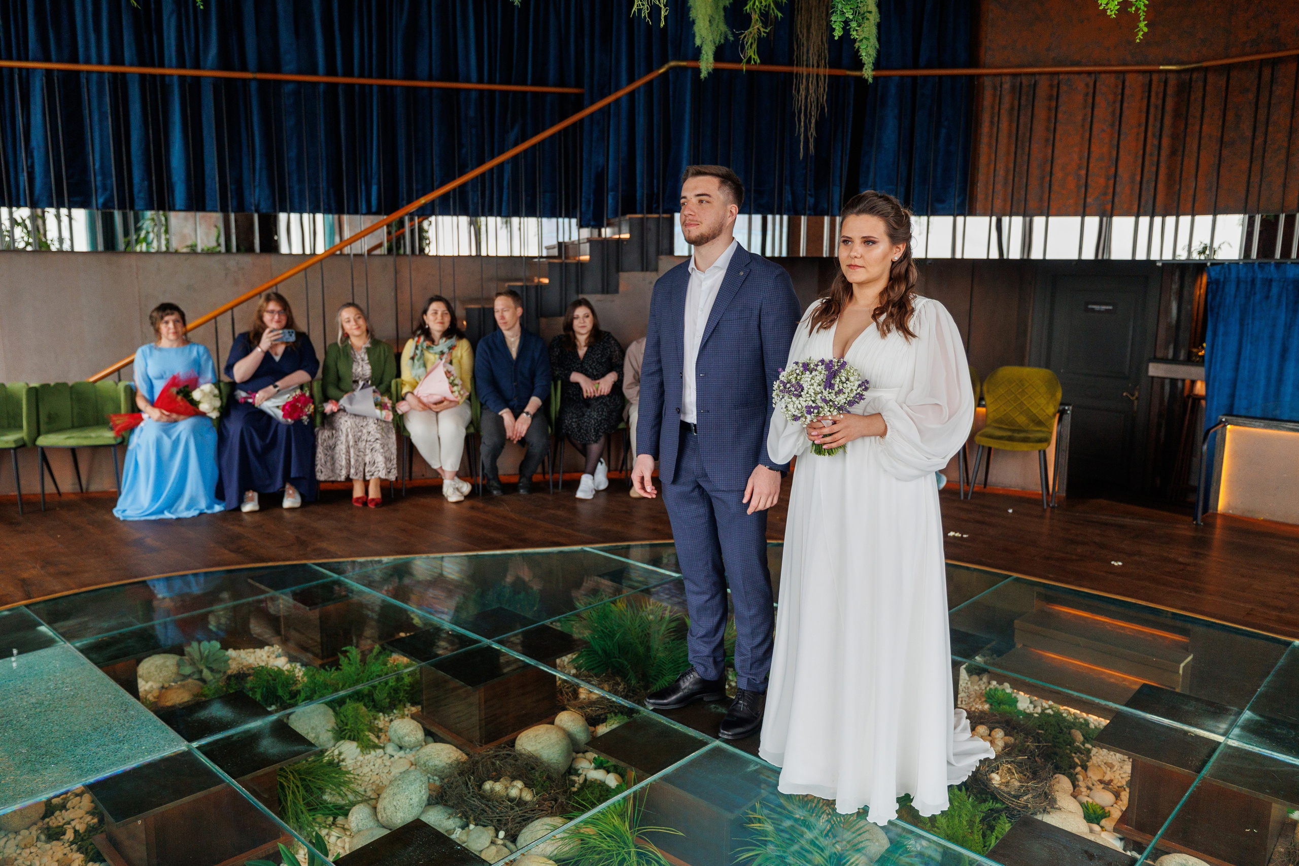 Фотограф на регистрацию в ЗАГС Москва Сити Birds Башня ОКО. Примеры фото, отзывы молодоженов и заявка на регистрацию через официальный сайт.