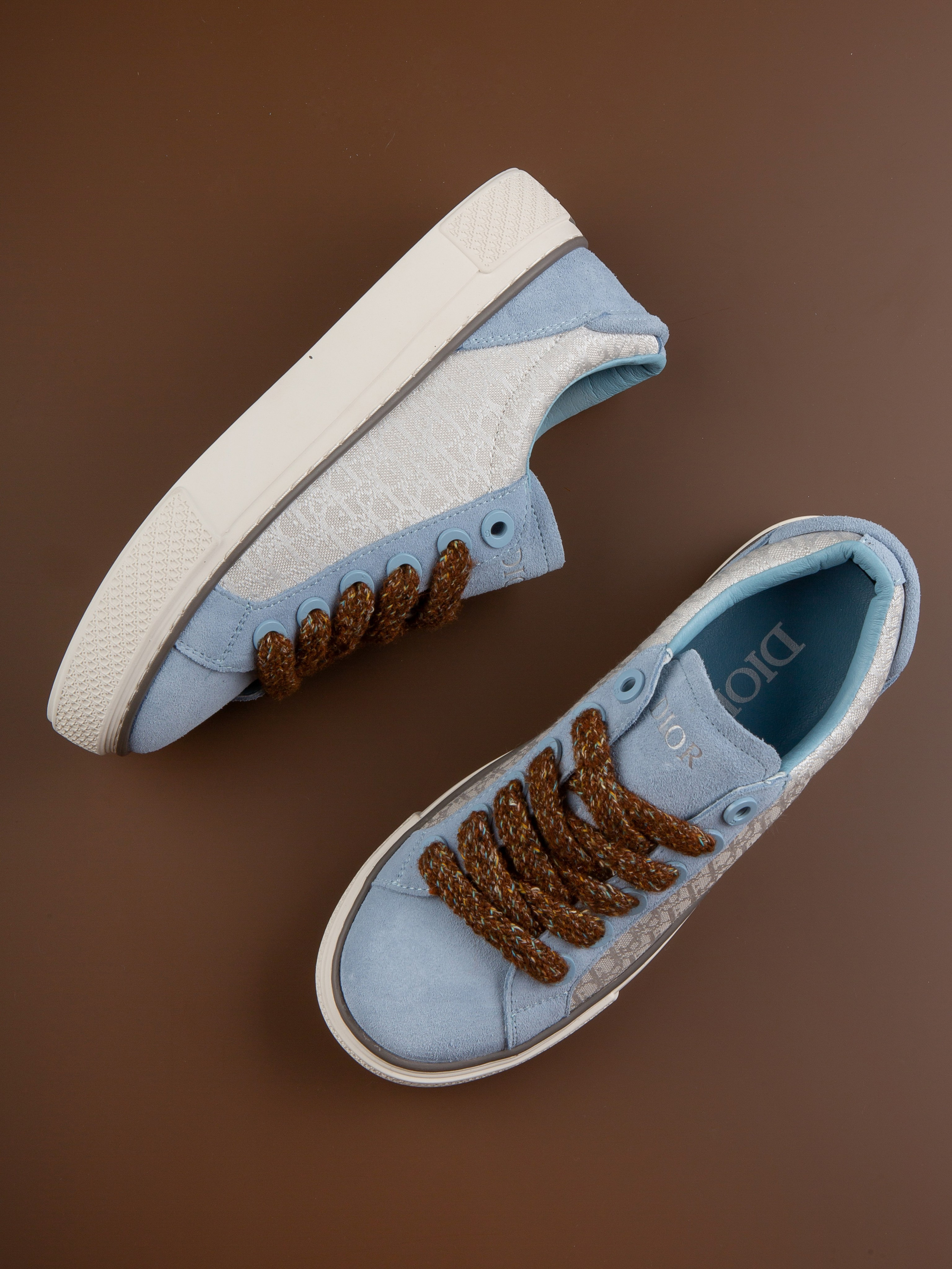 Обувь на цветных фонах. Фотограф Мария Кольцова