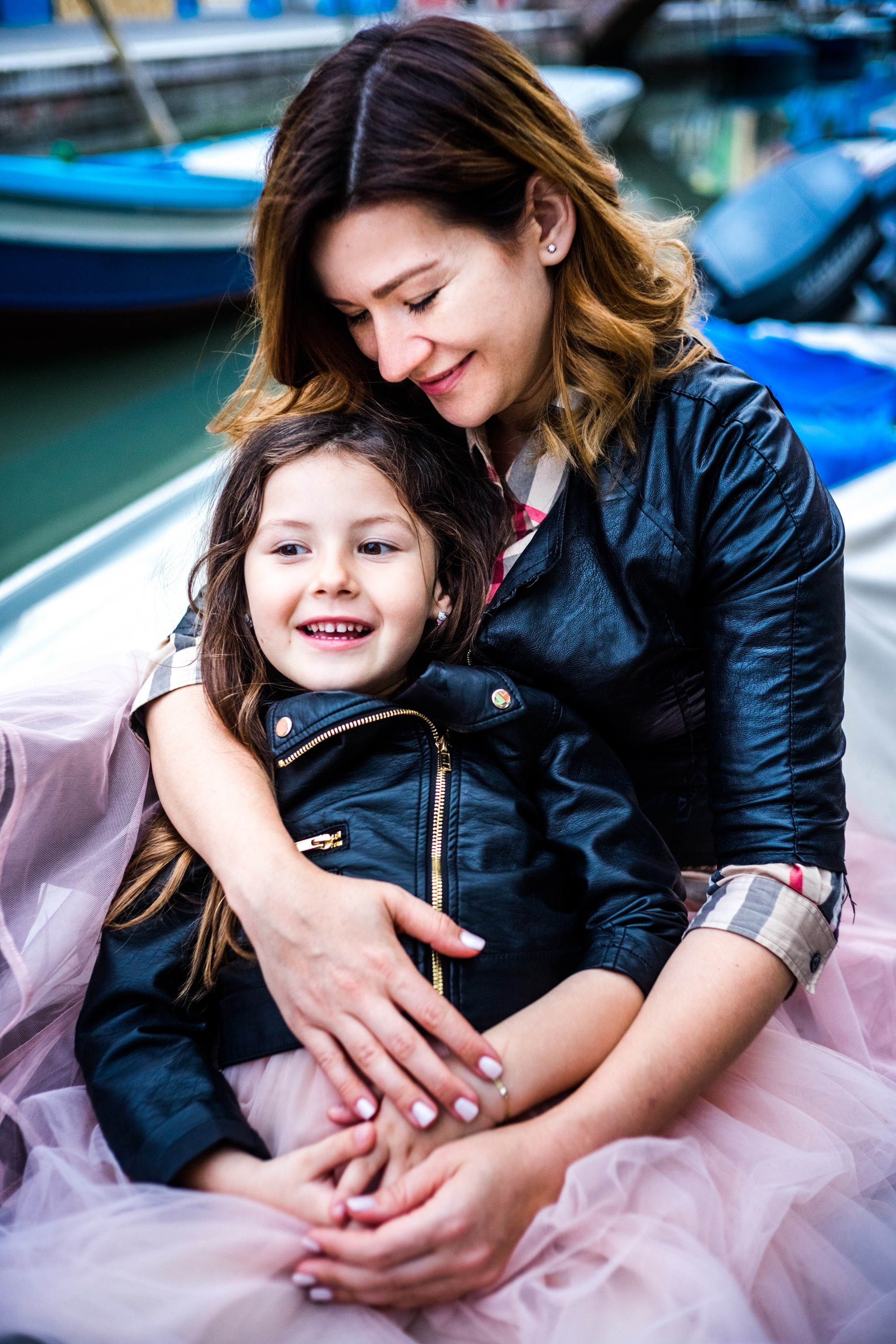 Дочки-матери — Юлия и Алиссия, Бурано, Италия