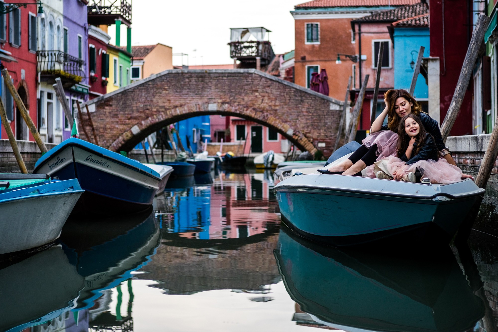 Дочки-матери — Юлия и Алиссия, Бурано, Италия