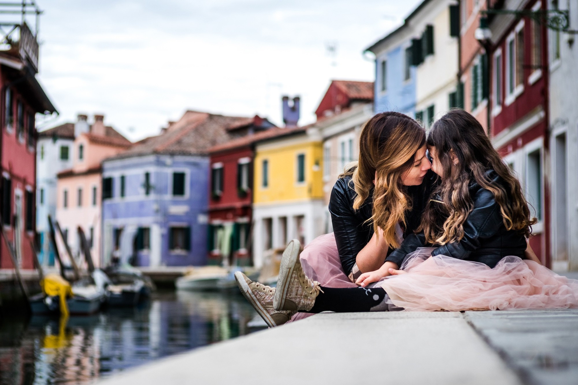 Дочки-матери — Юлия и Алиссия, Бурано, Италия