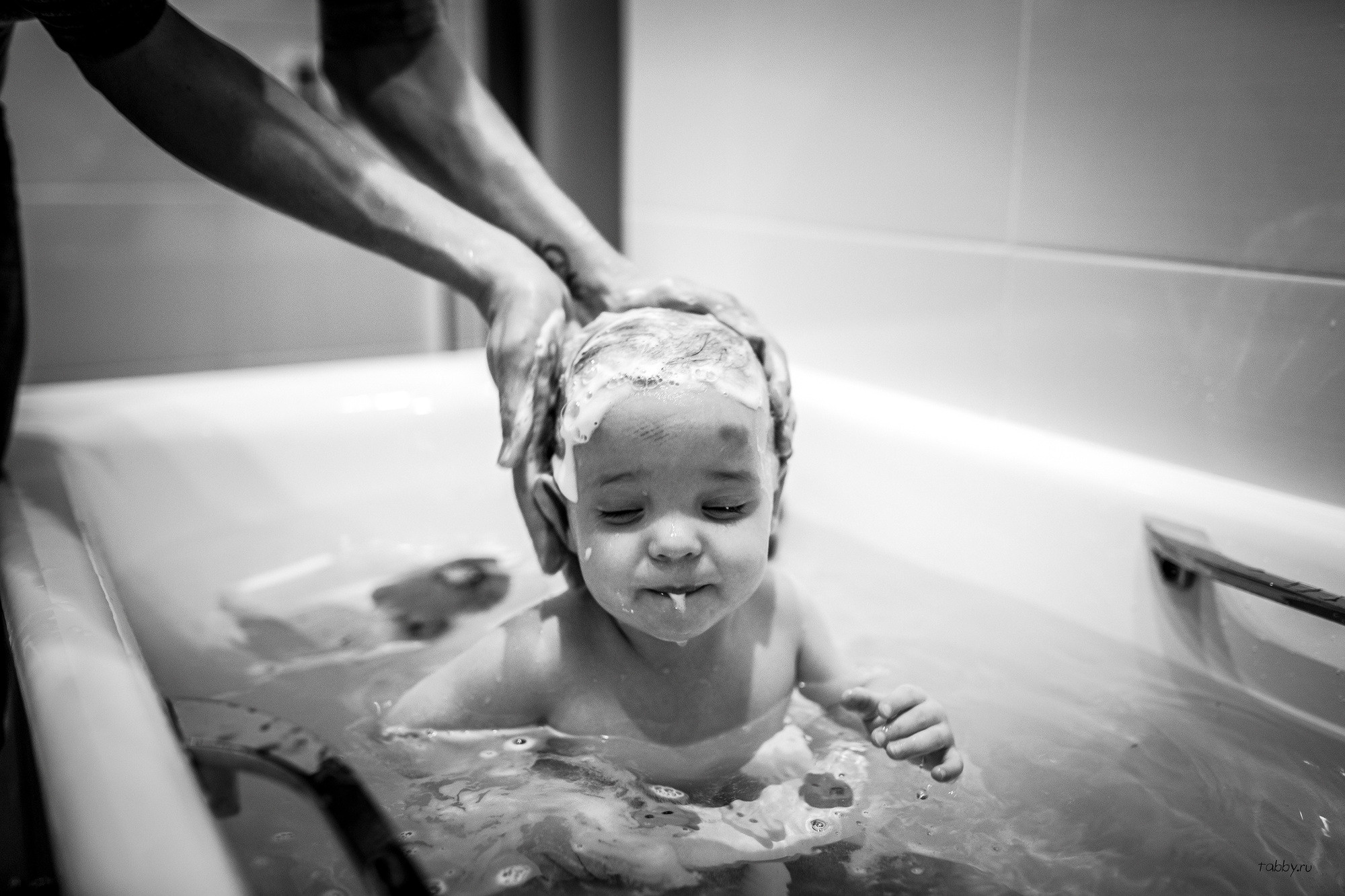 Один день. Маруся и Тимоша. 1 год