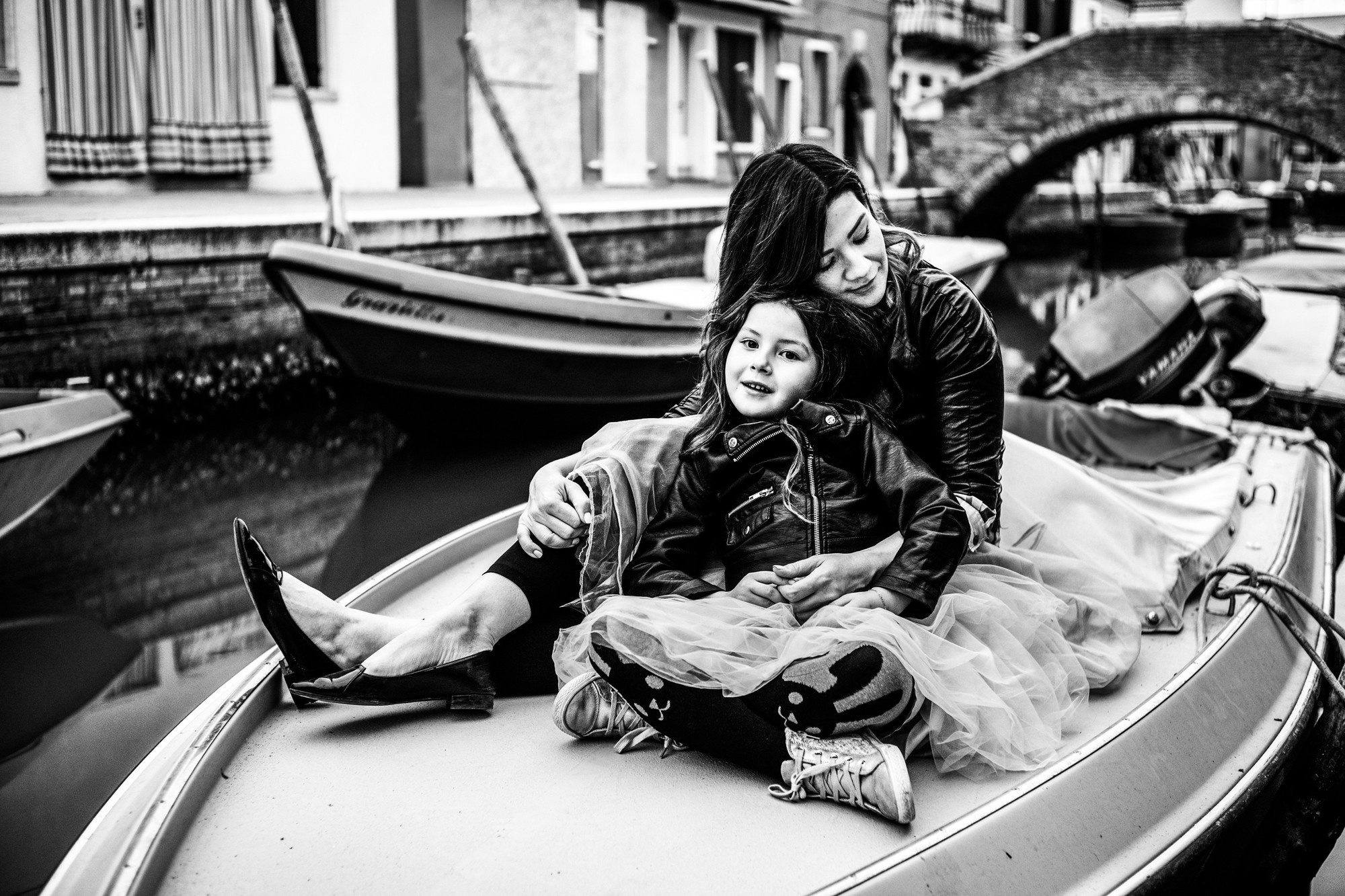 Дочки-матери — Юлия и Алиссия, Бурано, Италия